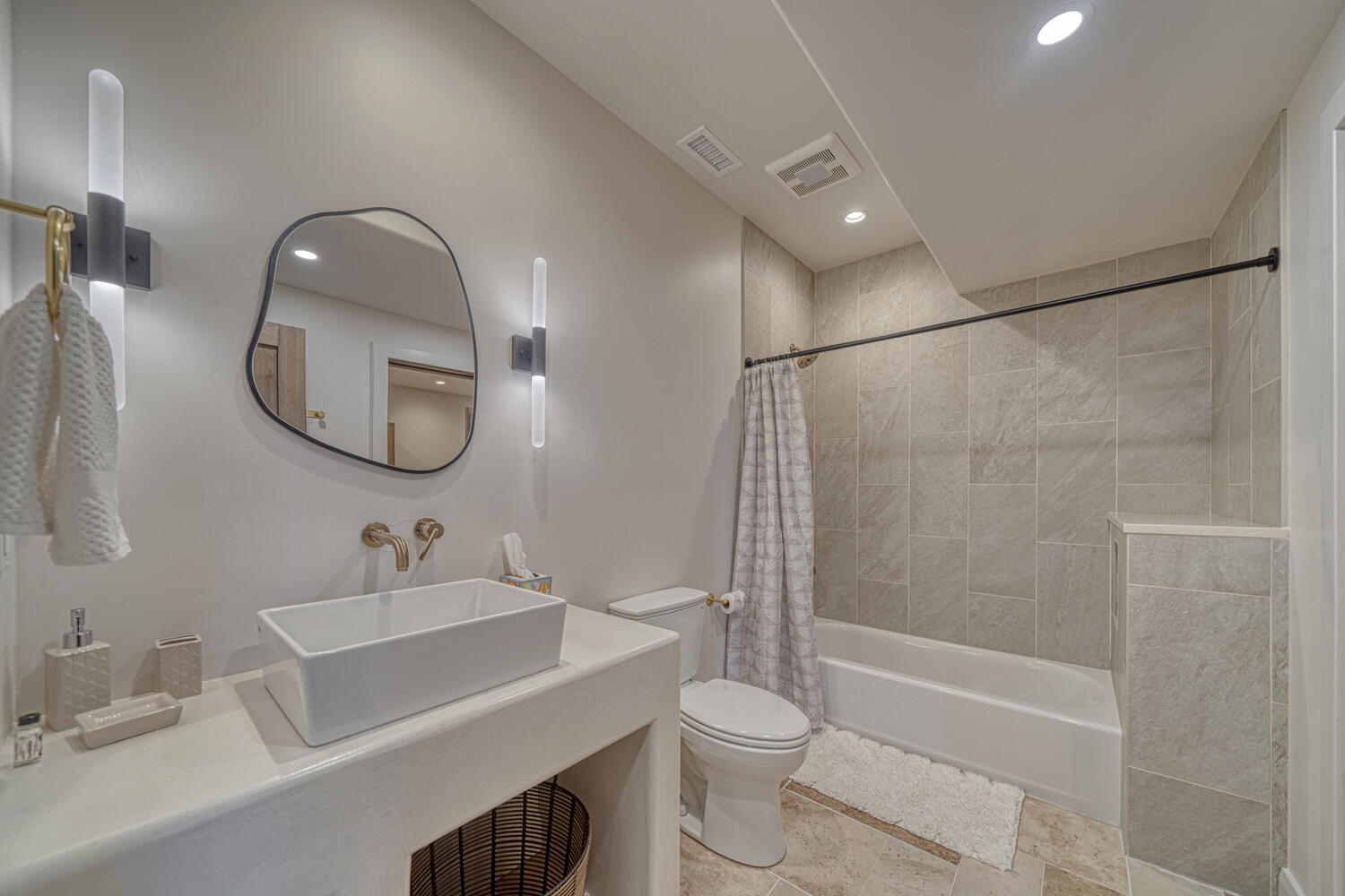 An heirloom-quality ranch estate set on 100 private acres at Maytag Mountain Ranch.