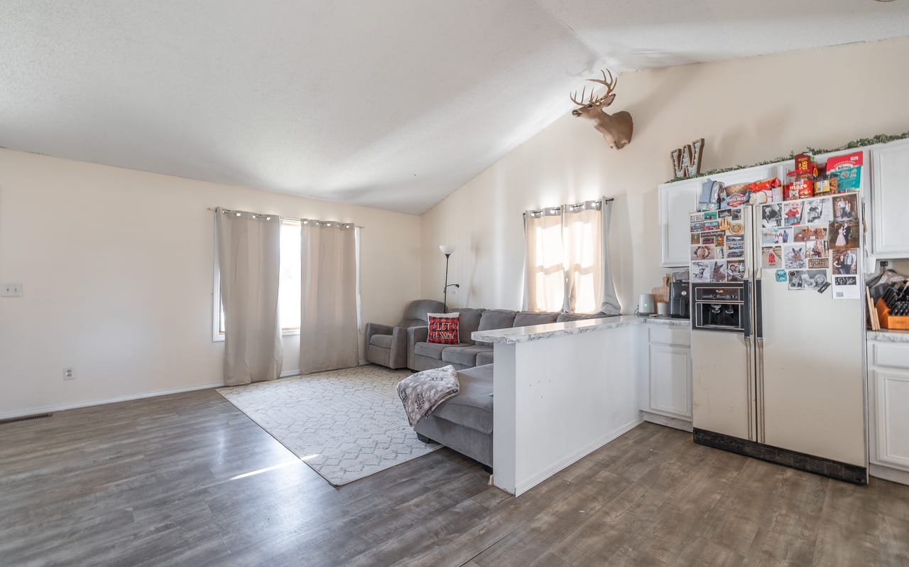 Listing Image 11