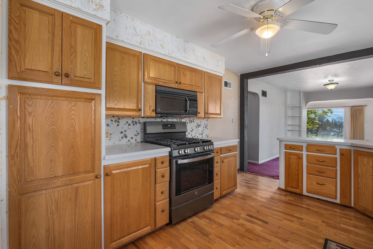 Listing Image 16