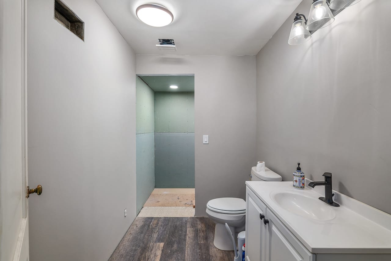 Listing Image 82
