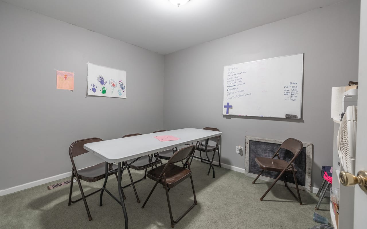 Listing Image 20