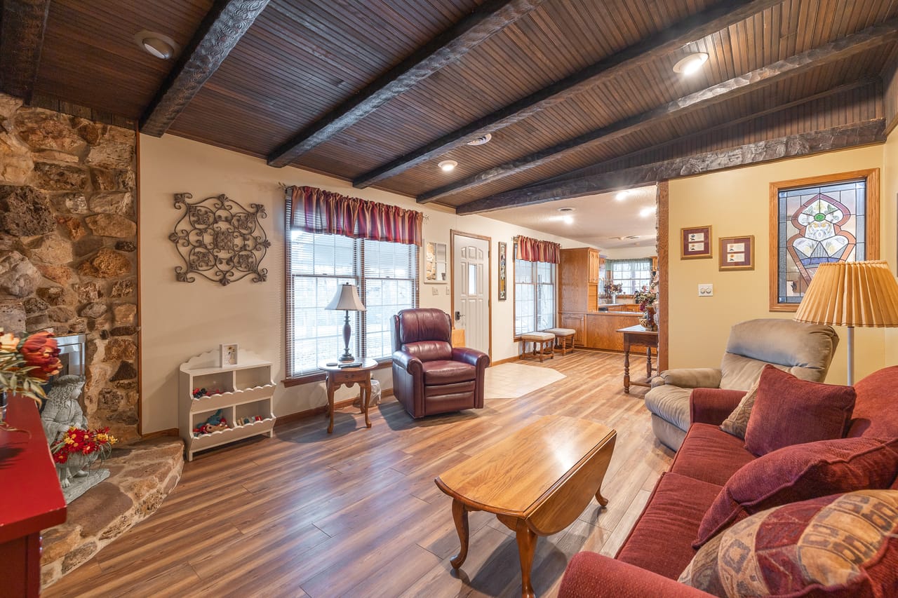 Listing Image 12