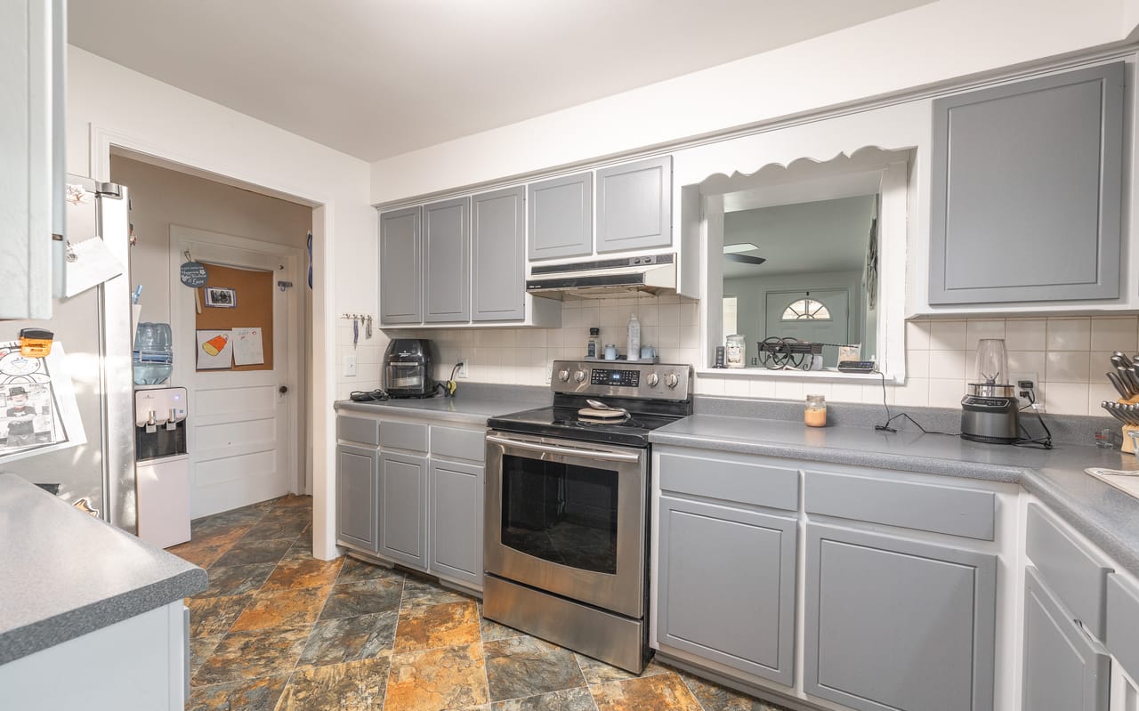 Listing Image 12