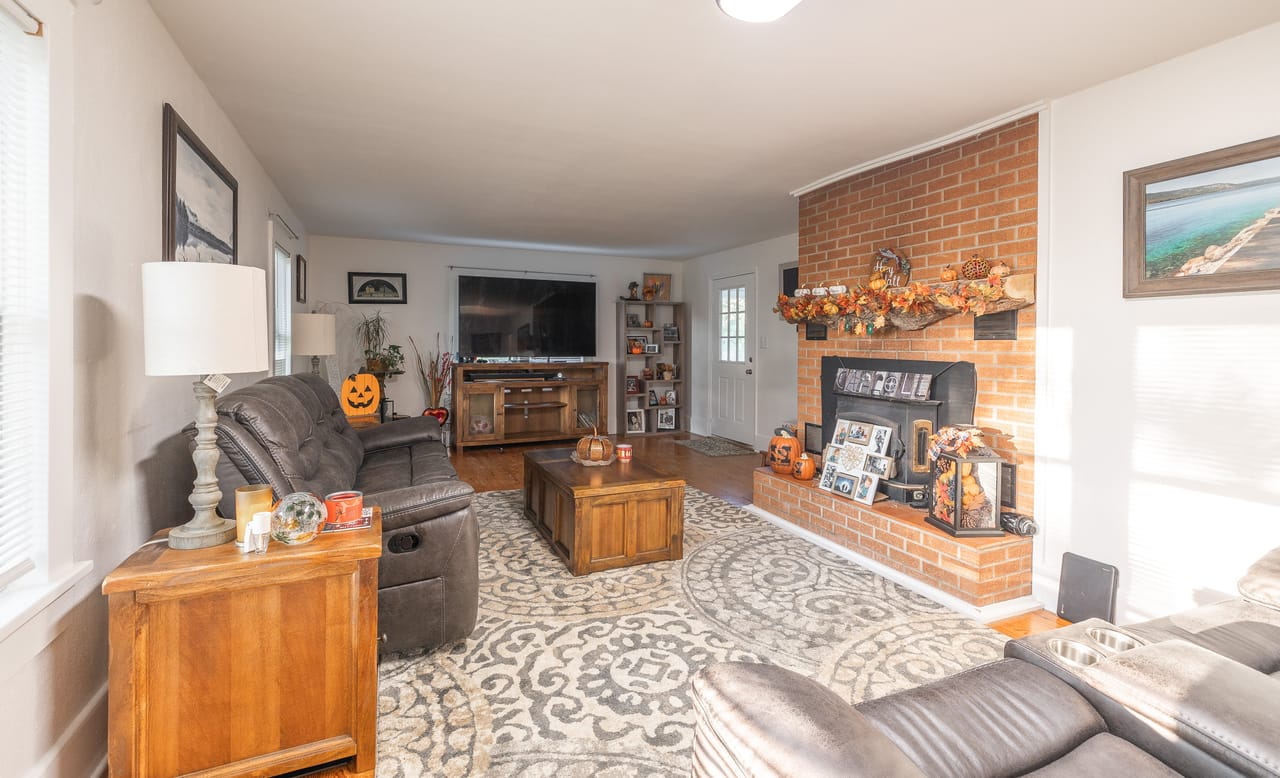 Listing Image 14