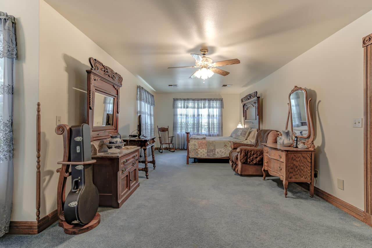 Victorian and Shop on 6 Acres