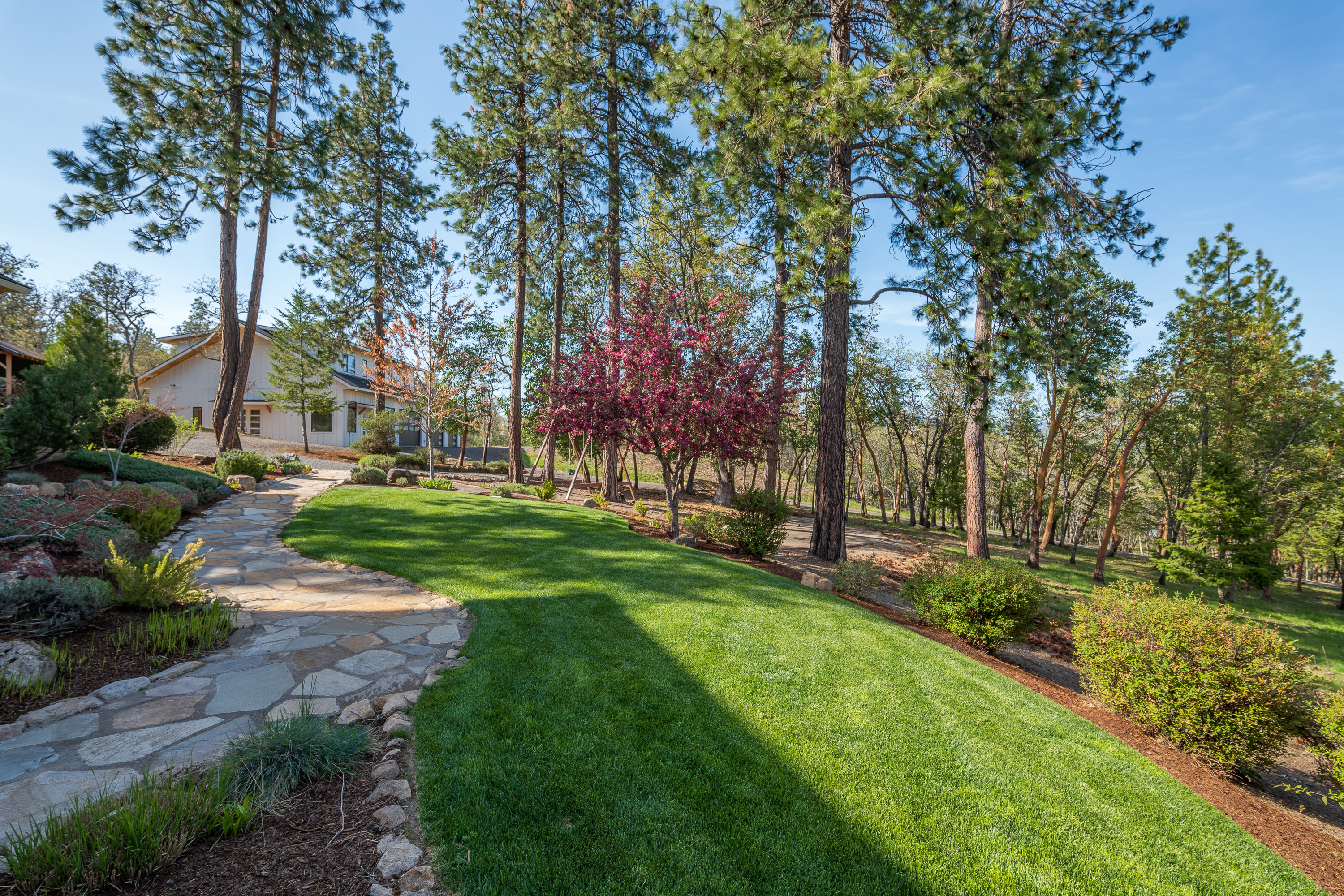 1694 Old Siskiyou Hwy