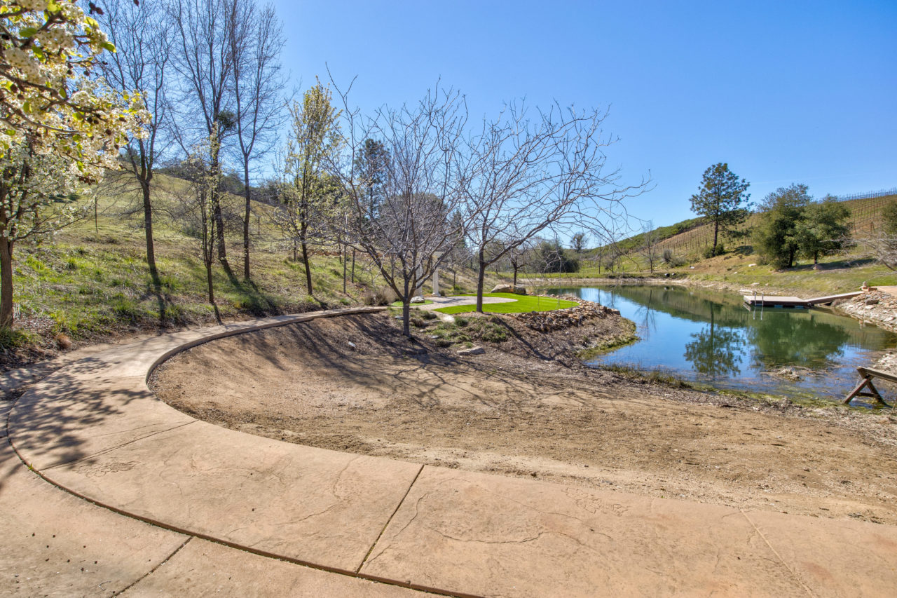 Tailem Bend Ranch and Vineyard