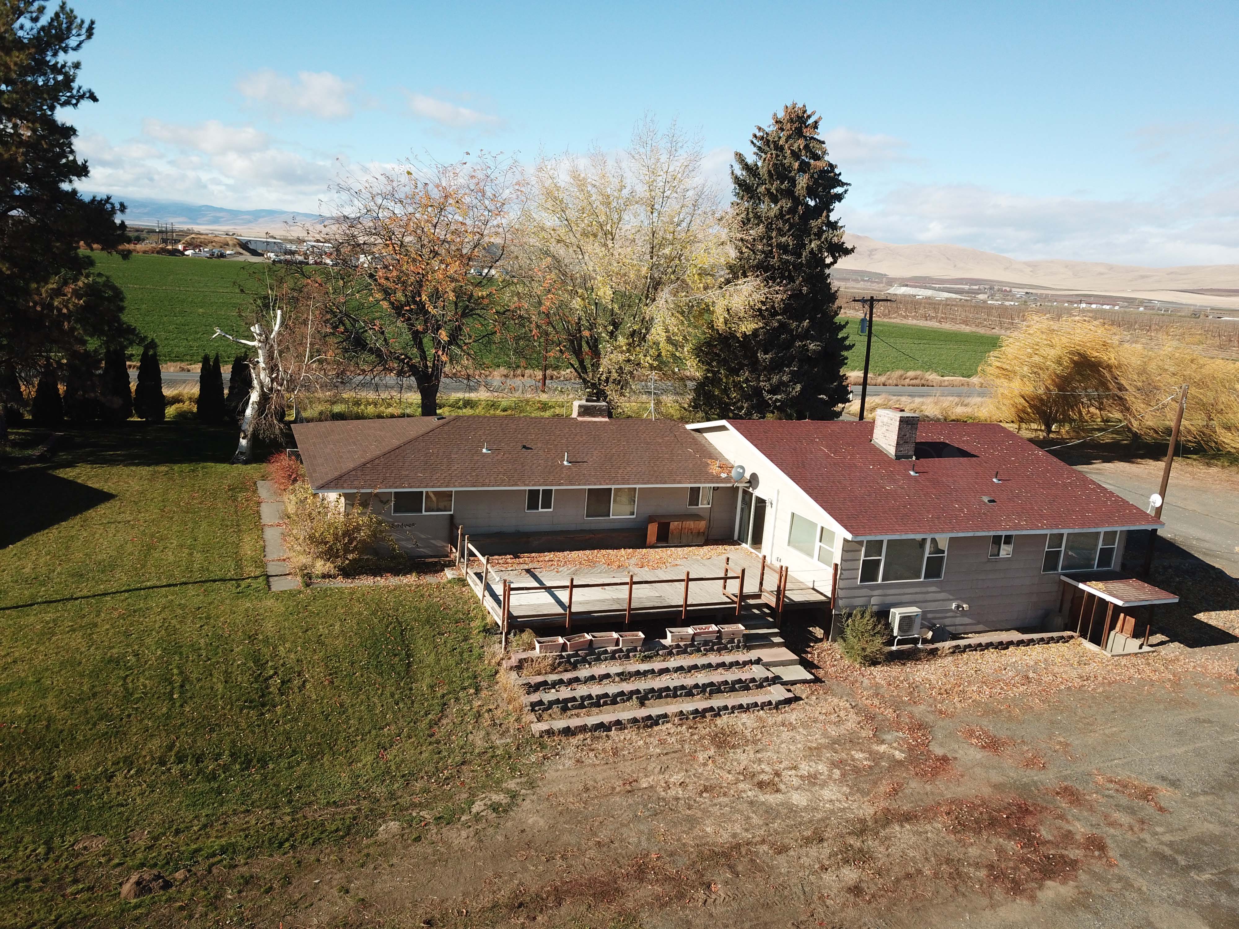 Apple Orchard w Equipment, House and Shops!