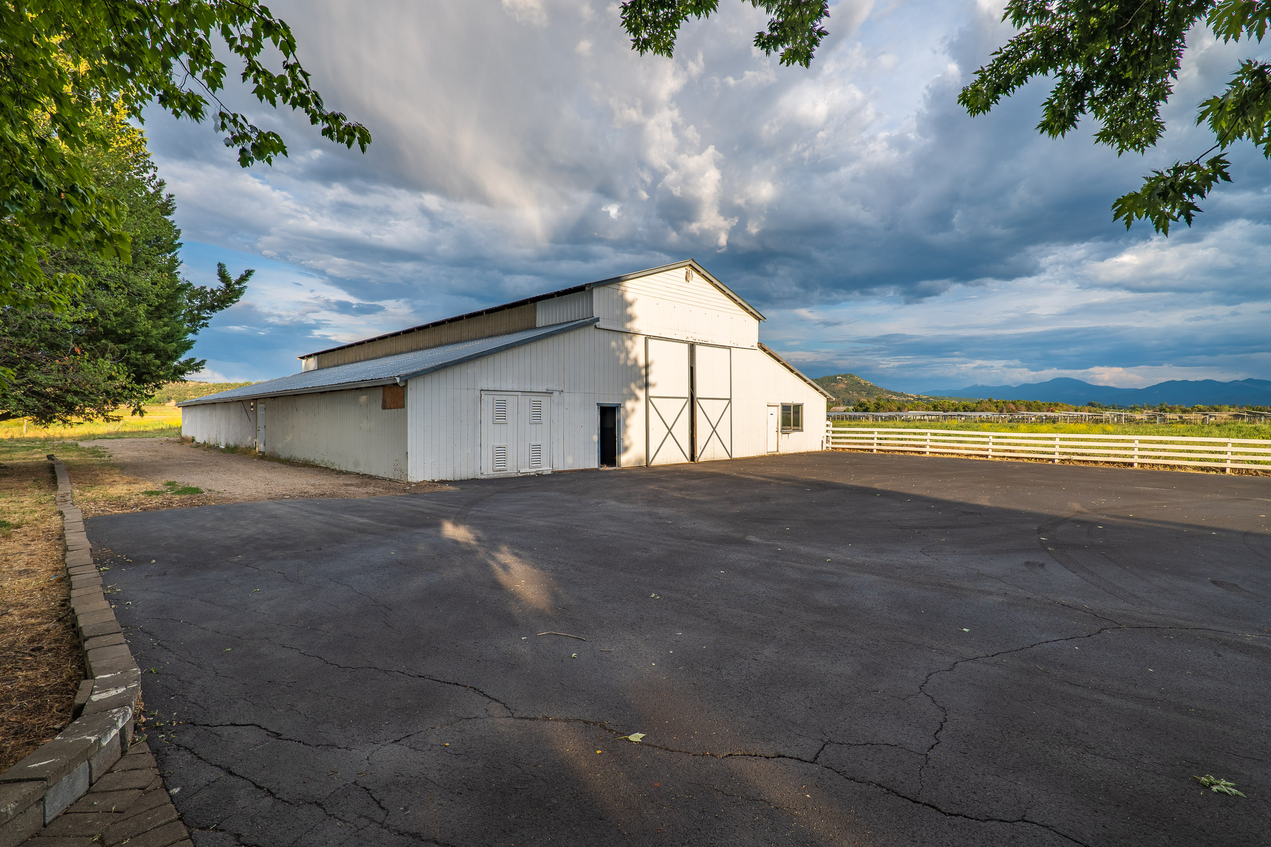 Mountain View Acres - 5900 McLoughlin Drive