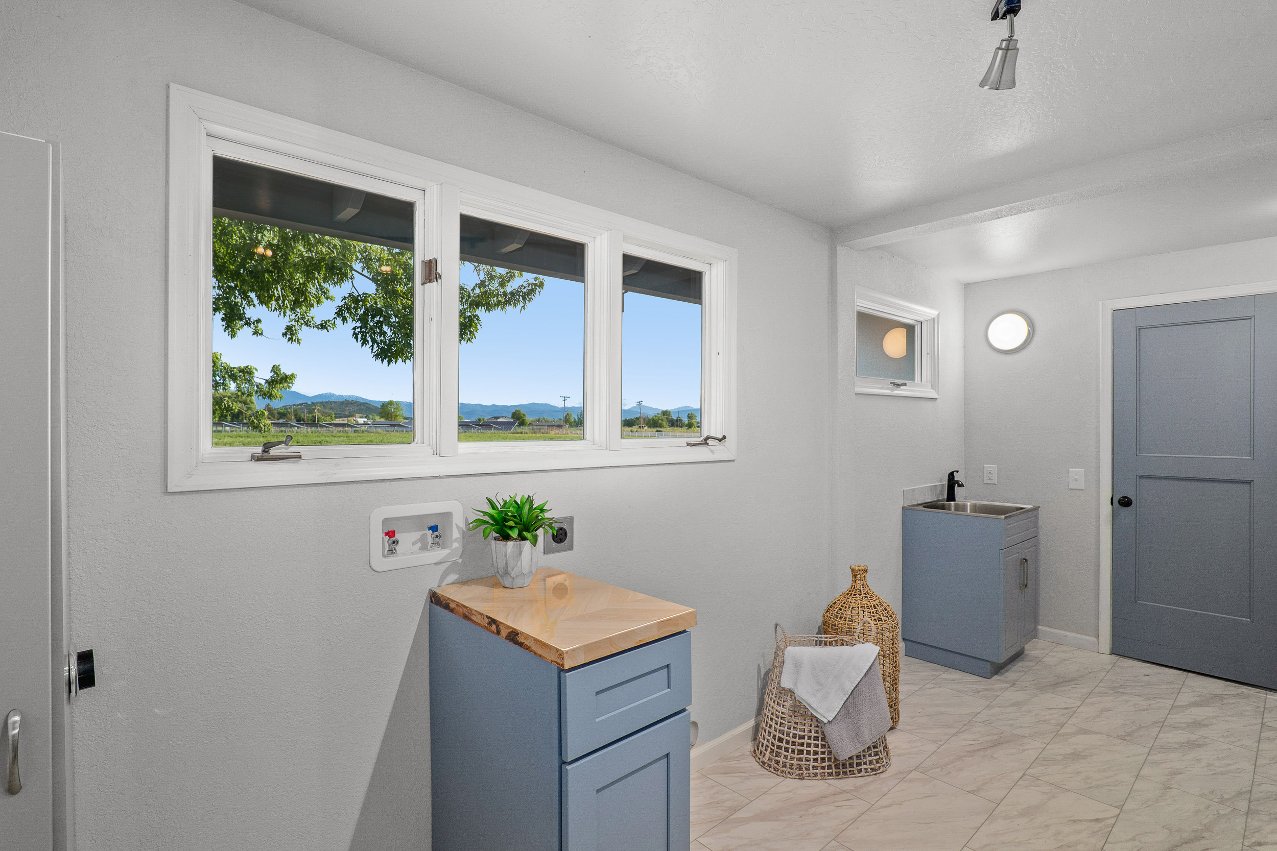 Mountain View Acres - 5900 McLoughlin Drive