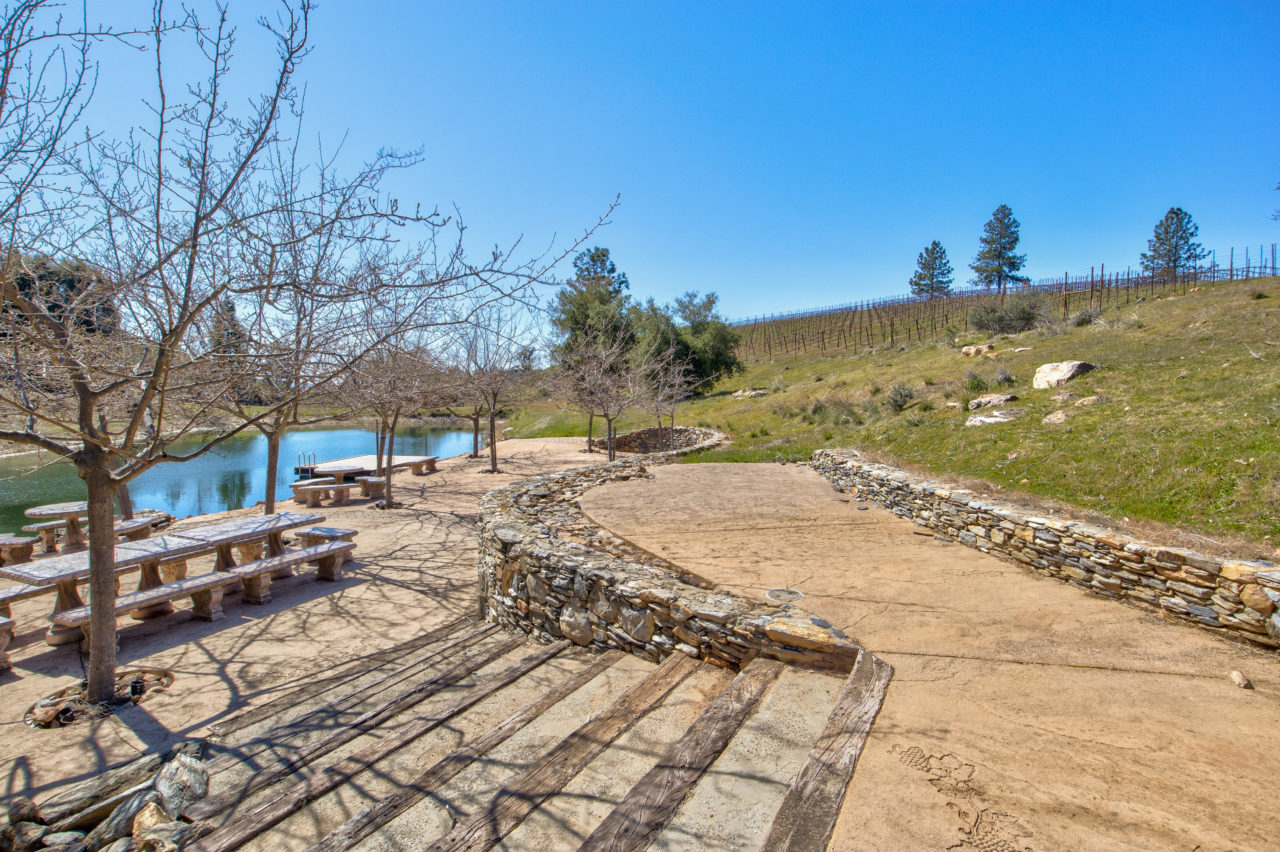 Tailem Bend Ranch and Vineyard