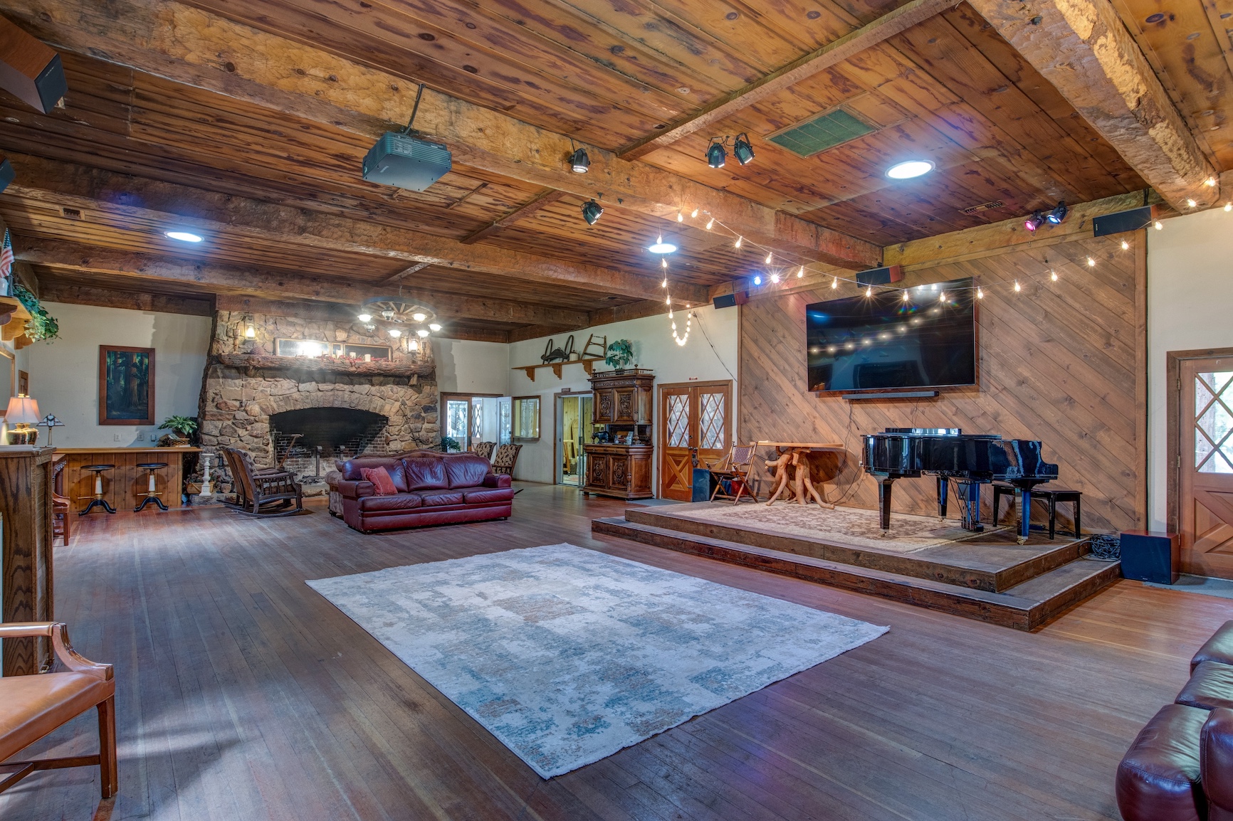 Camp Nelson Lodge