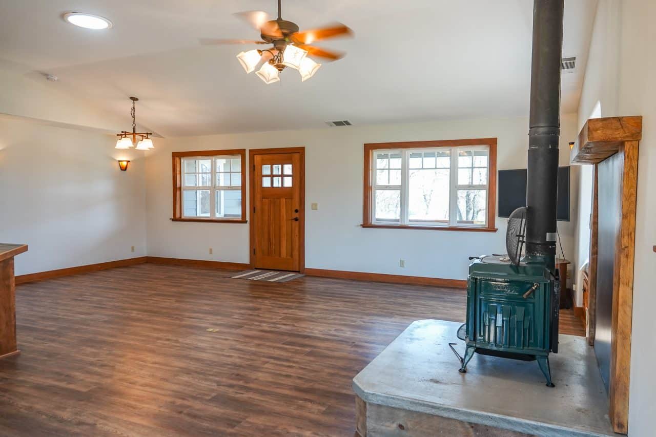 Listing Image 12