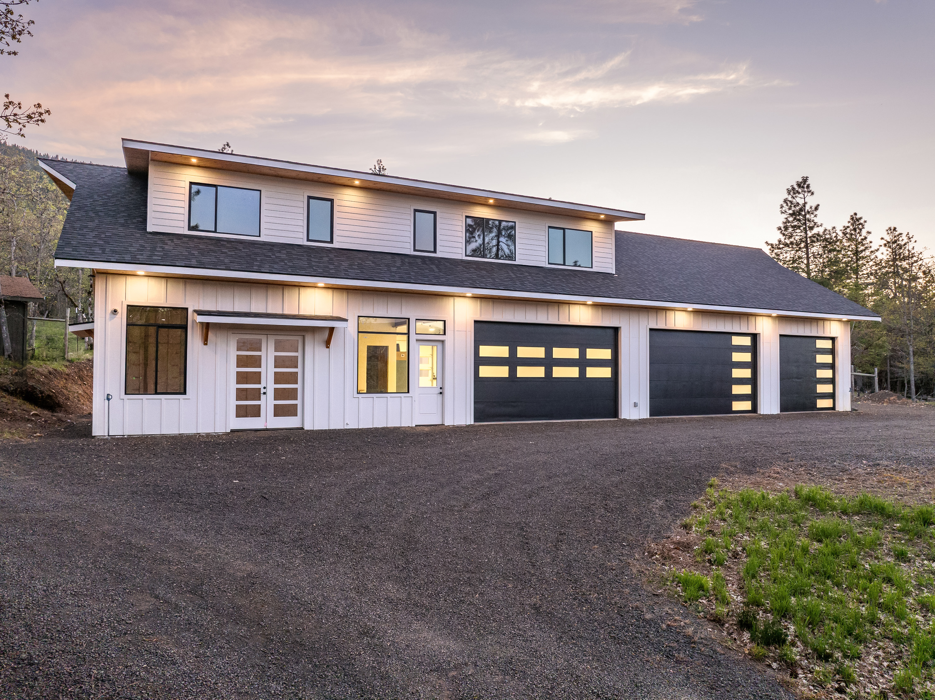 1694 Old Siskiyou Hwy
