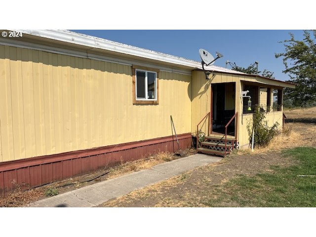 Irrigated ground/Exceptional Duck Hunting Grounds with buildable lots for a hunting retreat.