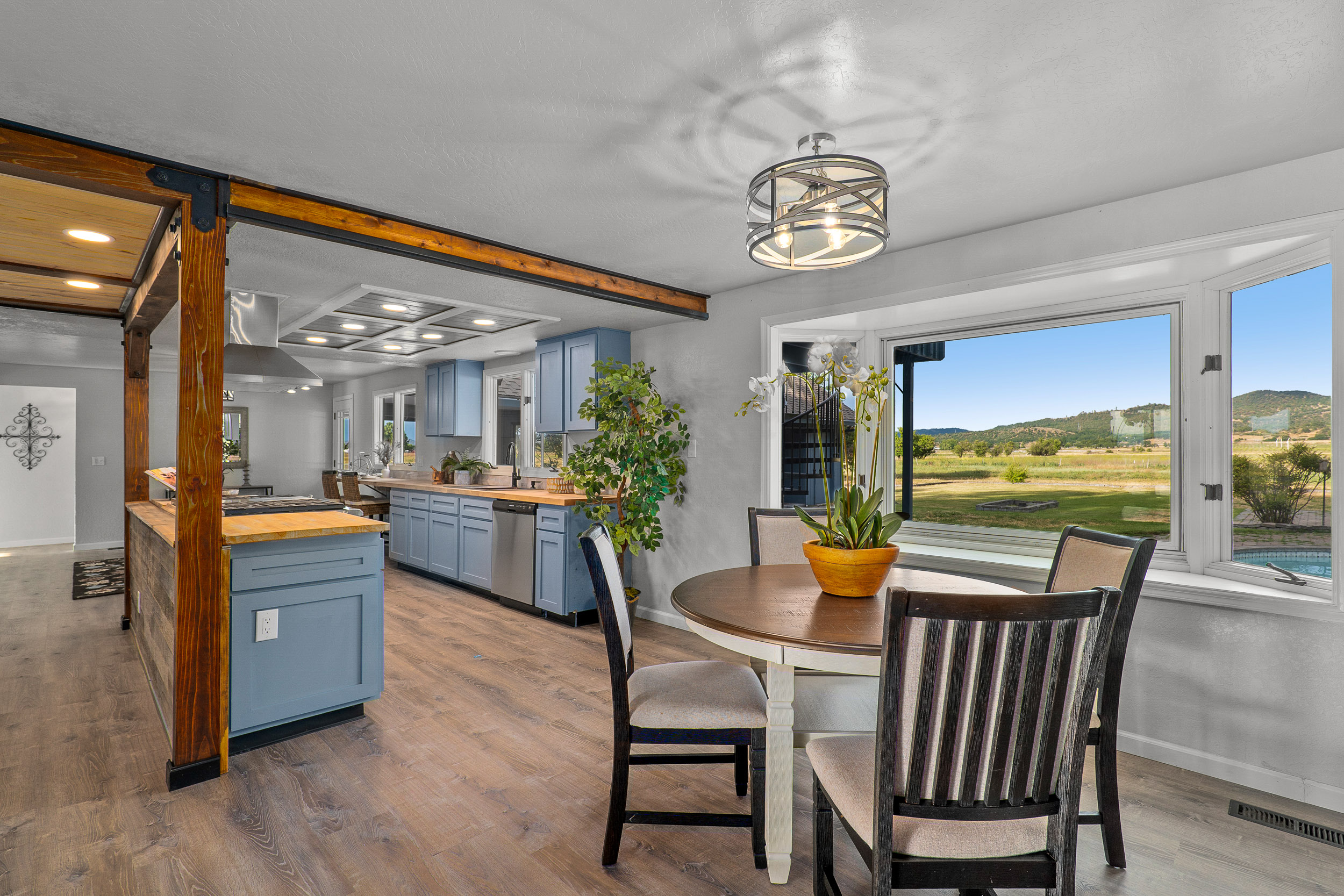 Mountain View Acres - 5900 McLoughlin Drive