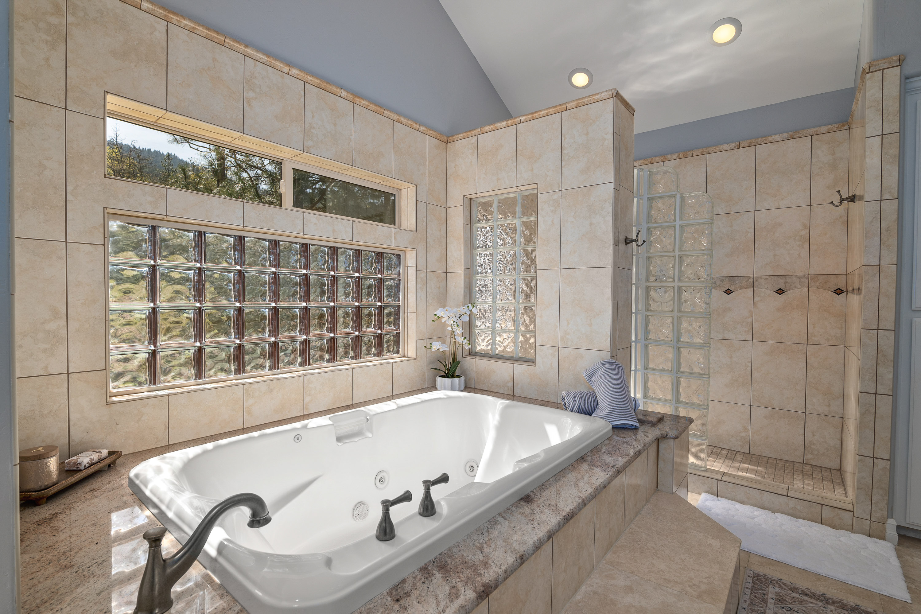 1694 Old Siskiyou Hwy