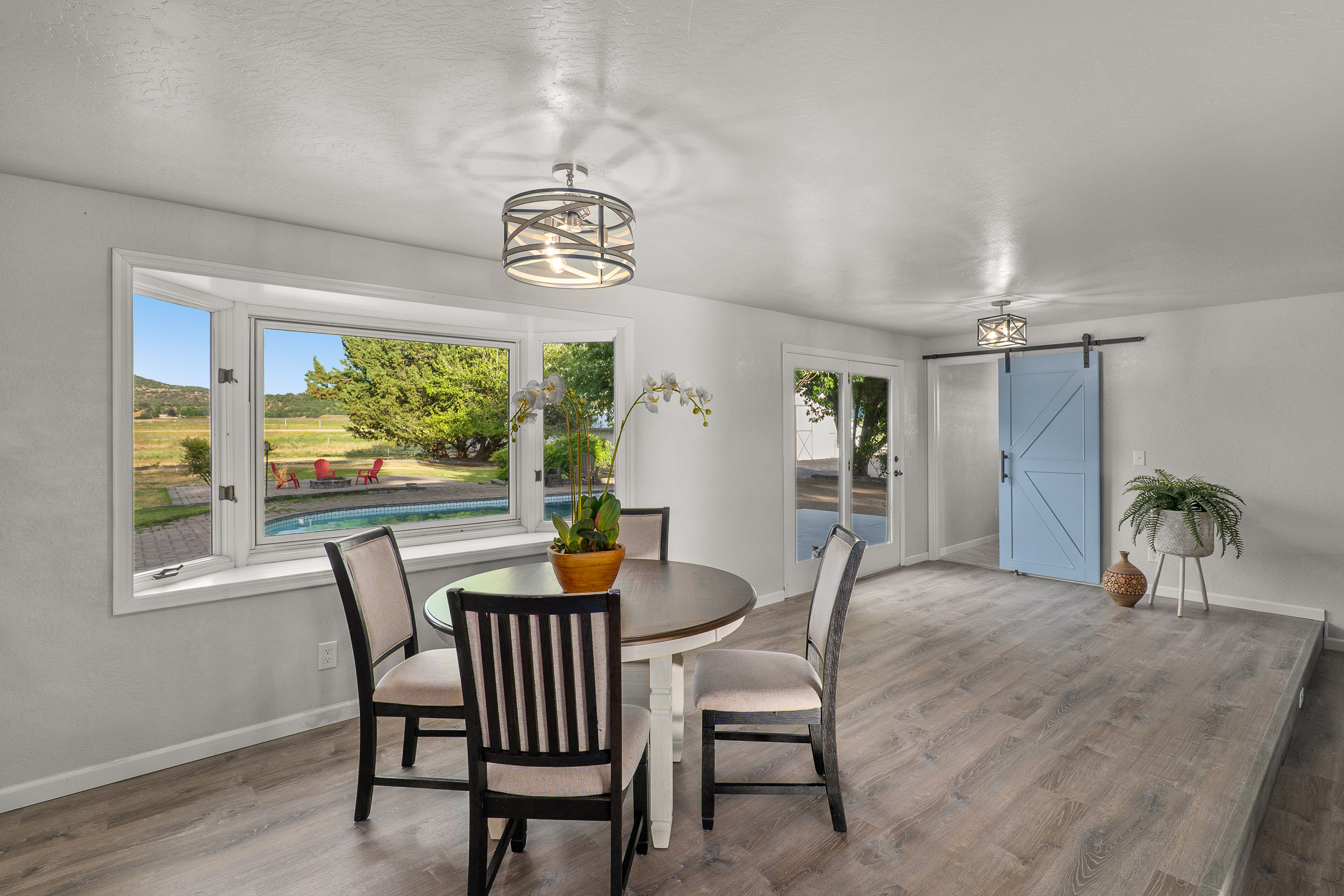 Mountain View Acres - 5900 McLoughlin Drive