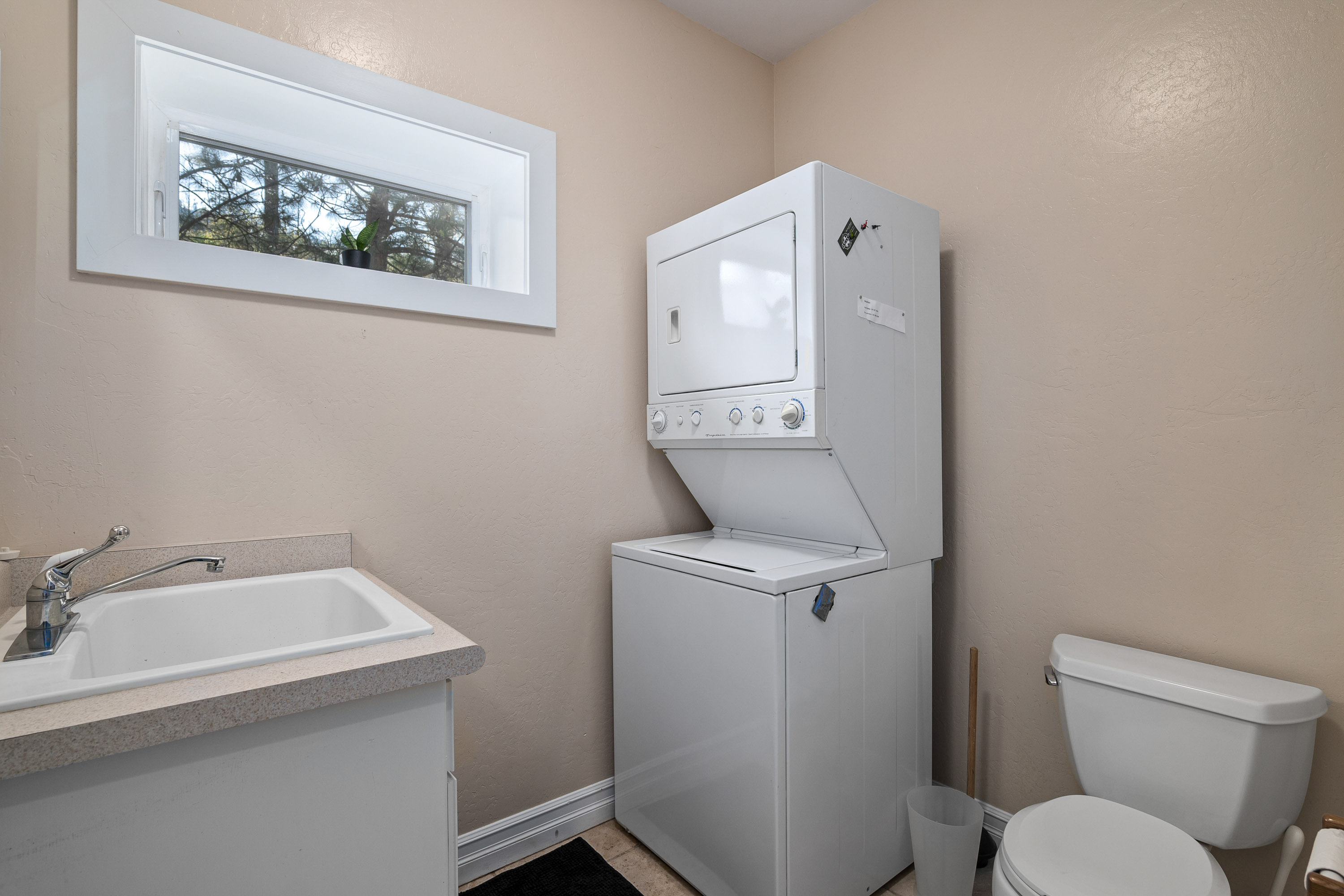 1694 Old Siskiyou Hwy