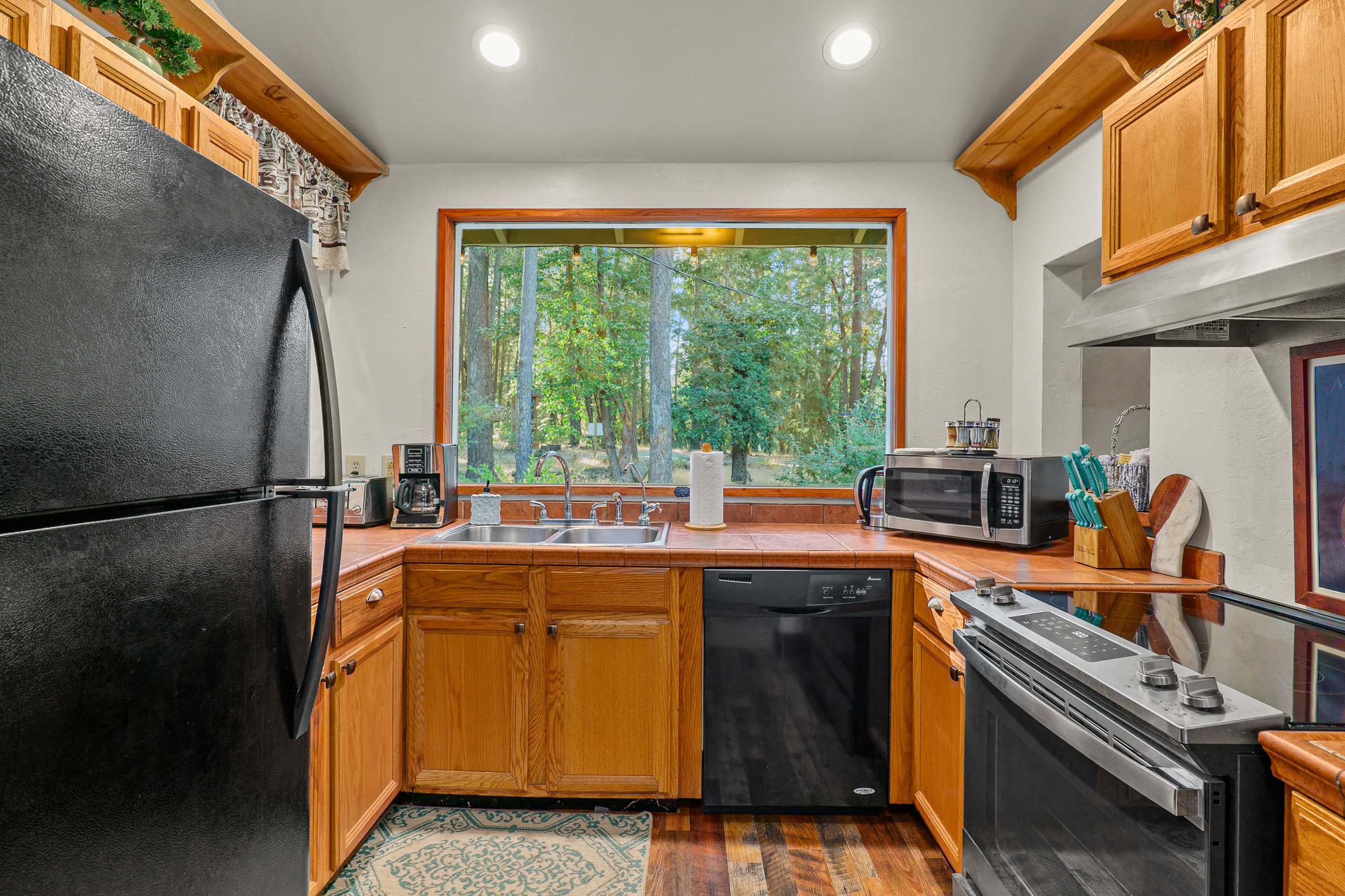 Applegate River Retreat - 11677 Hwy 238