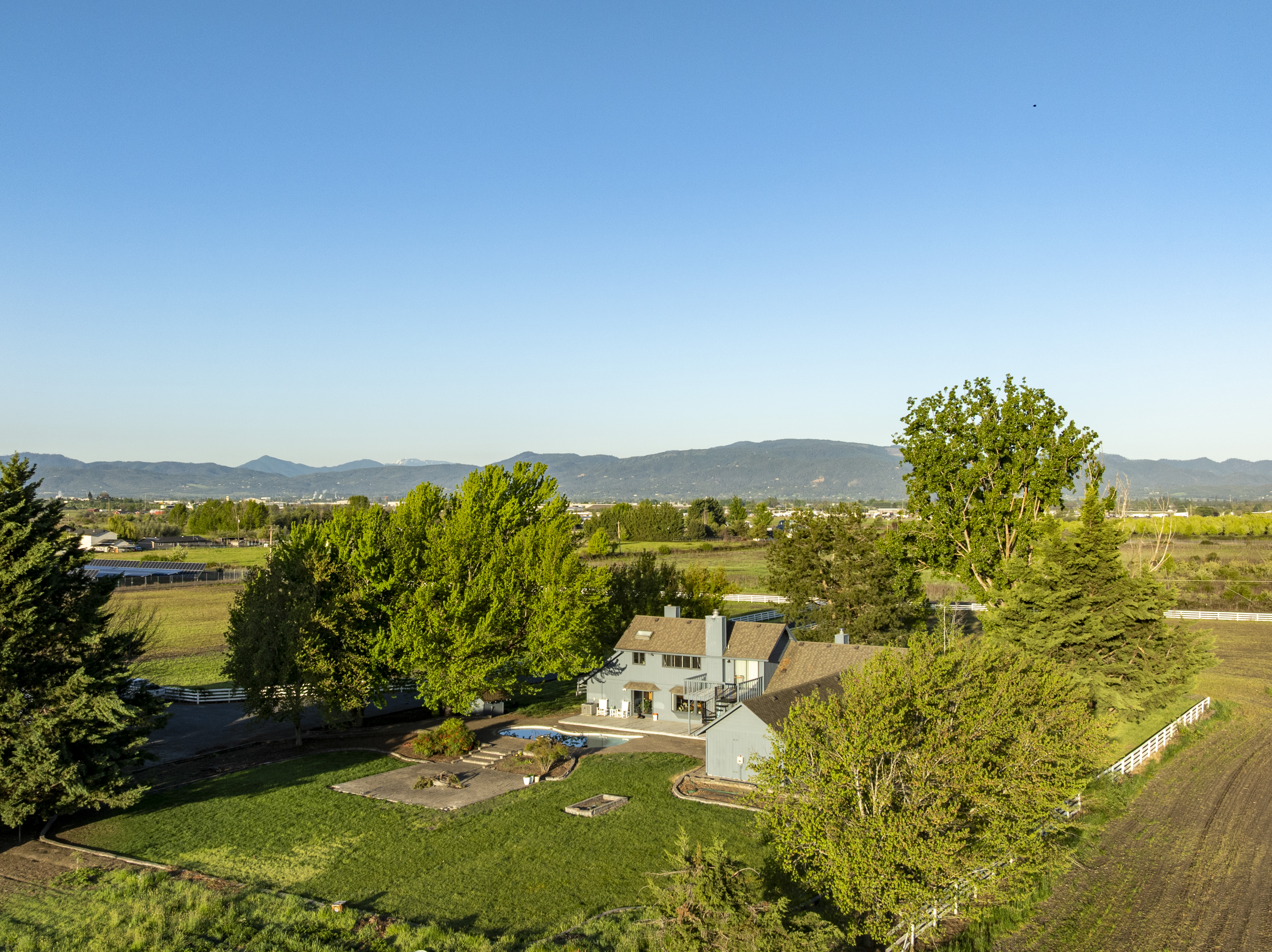 Mountain View Acres - 5900 McLoughlin Drive