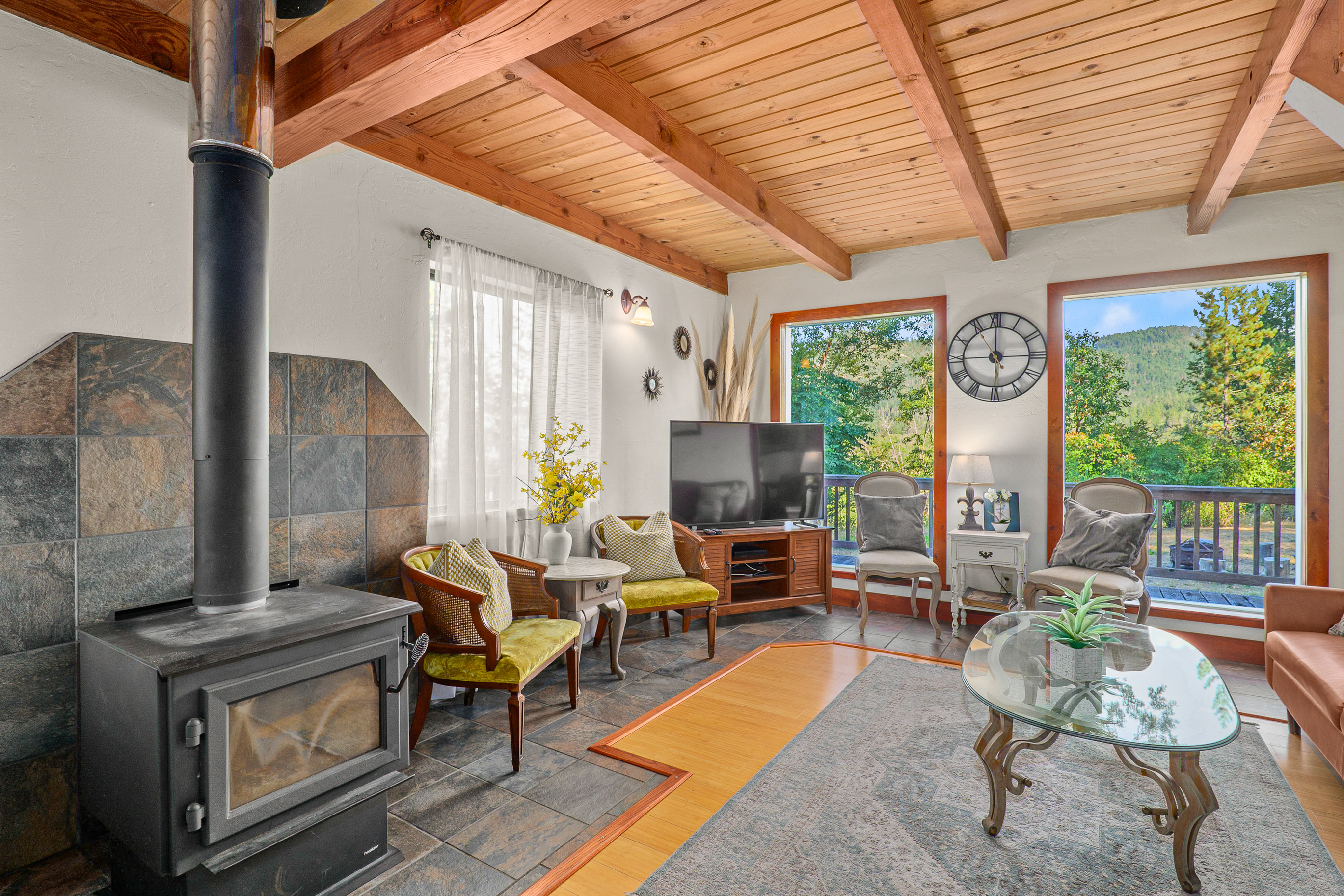 Applegate River Retreat - 11677 Hwy 238