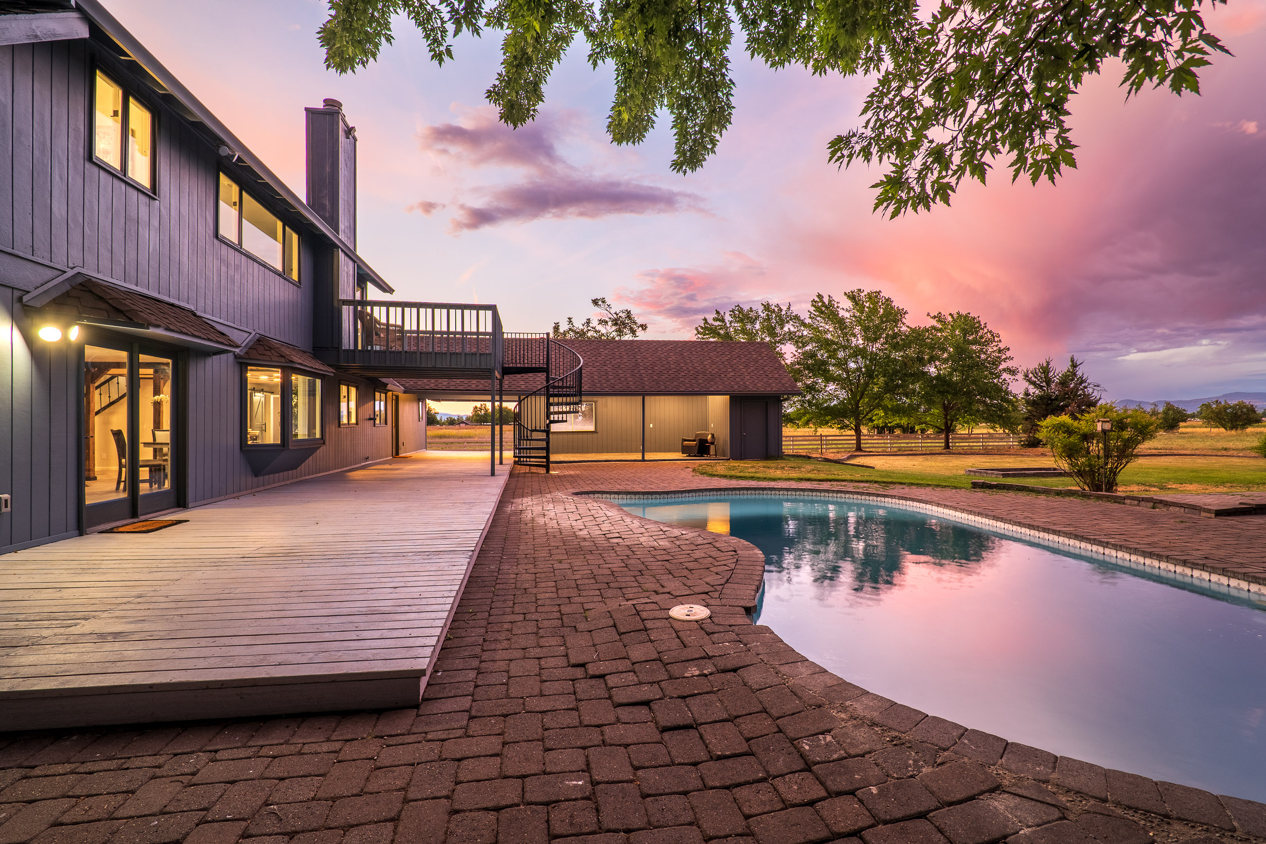 Mountain View Acres - 5900 McLoughlin Drive