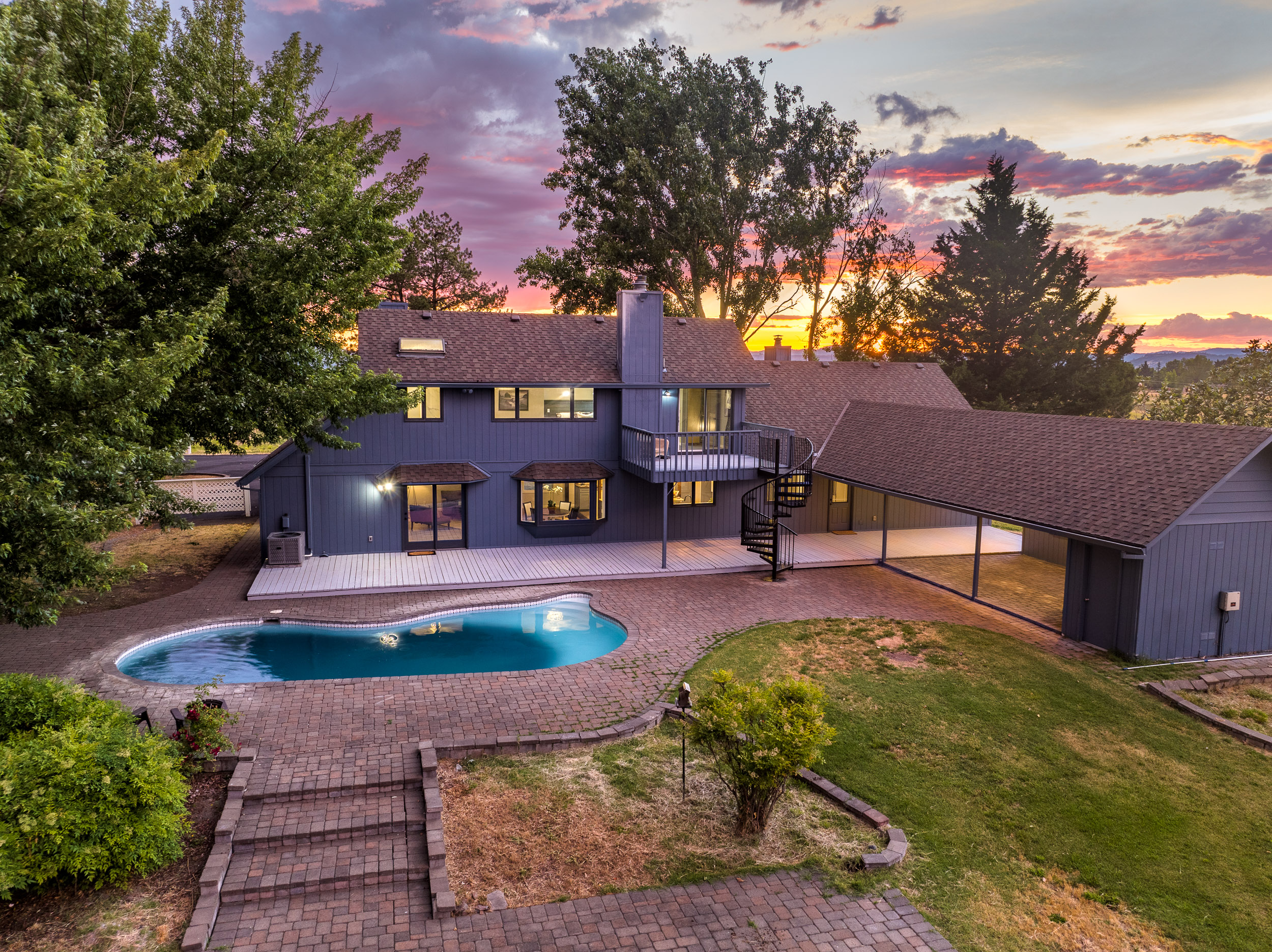 Mountain View Acres - 5900 McLoughlin Drive