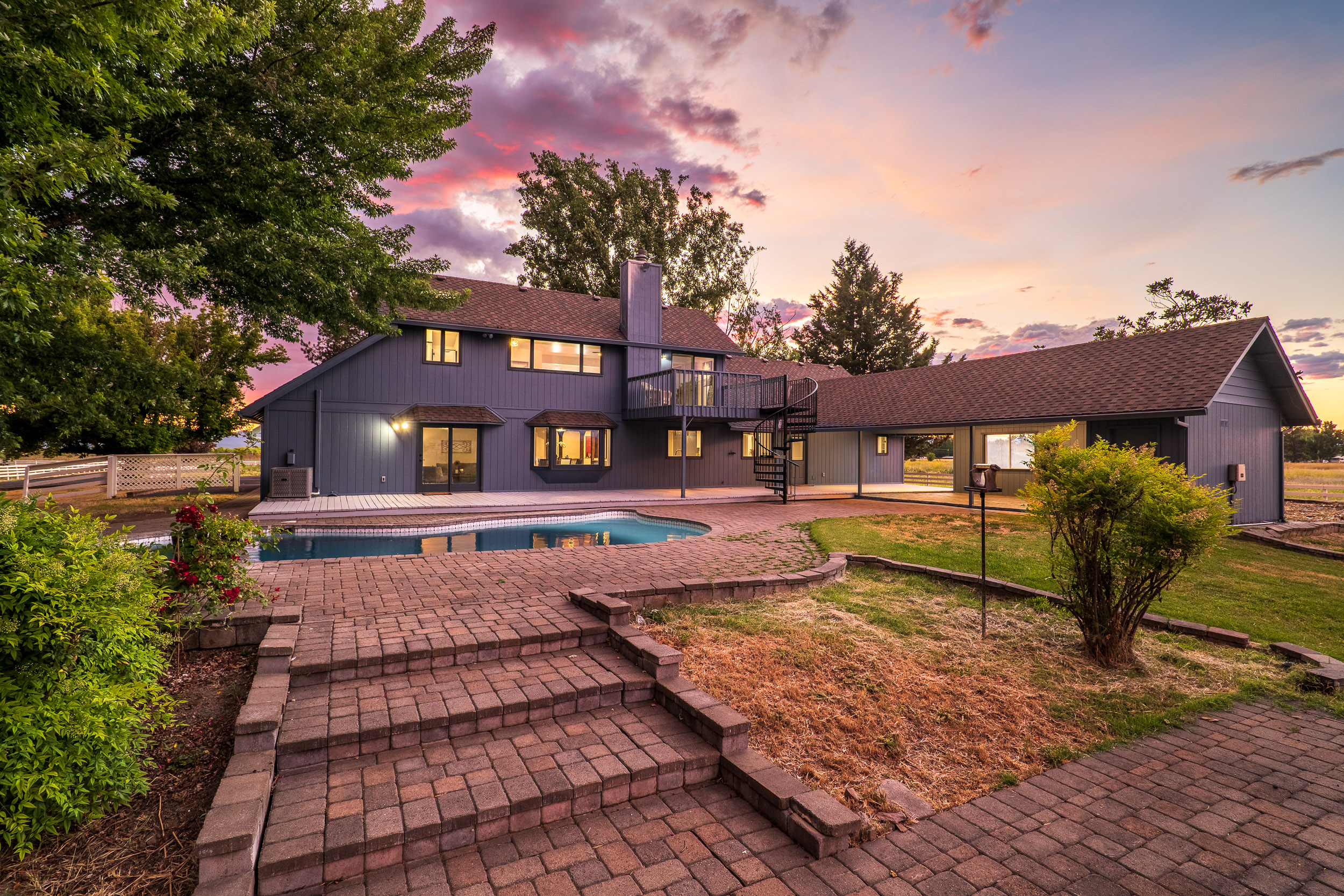 Mountain View Acres - 5900 McLoughlin Drive