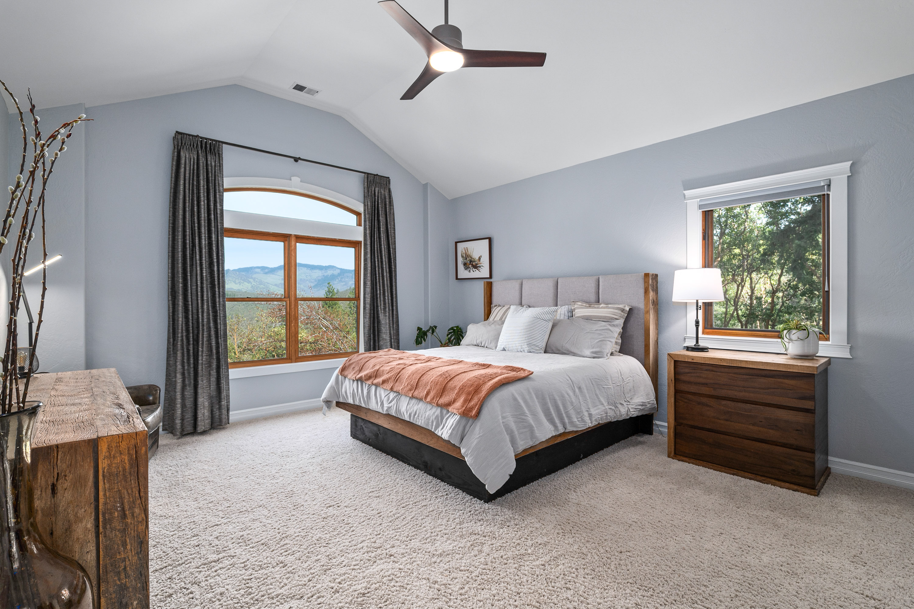 1694 Old Siskiyou Hwy