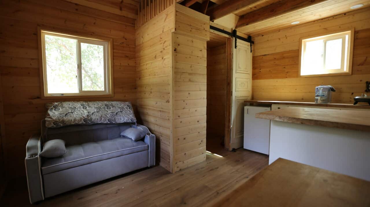Listing Image 11