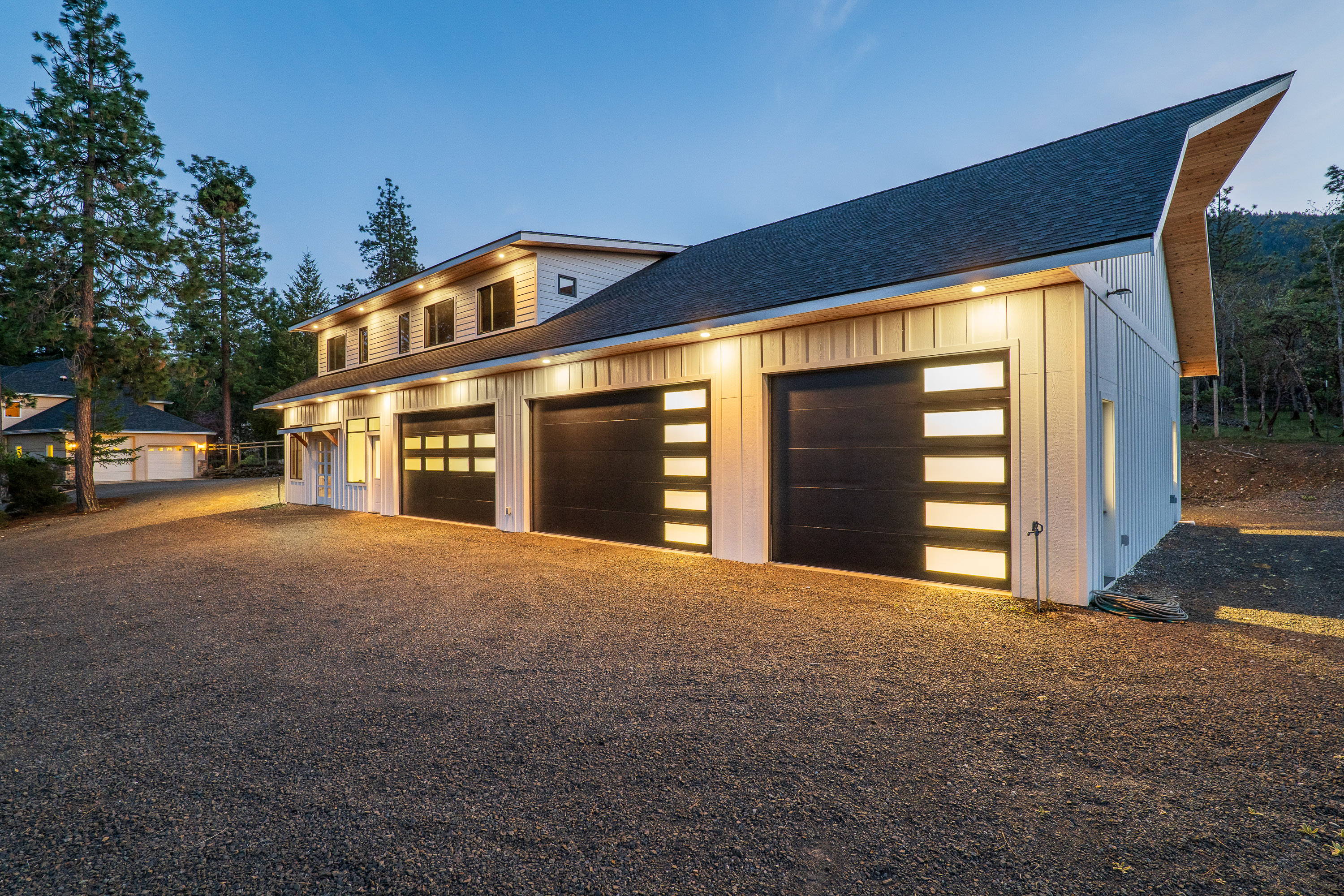 1694 Old Siskiyou Hwy