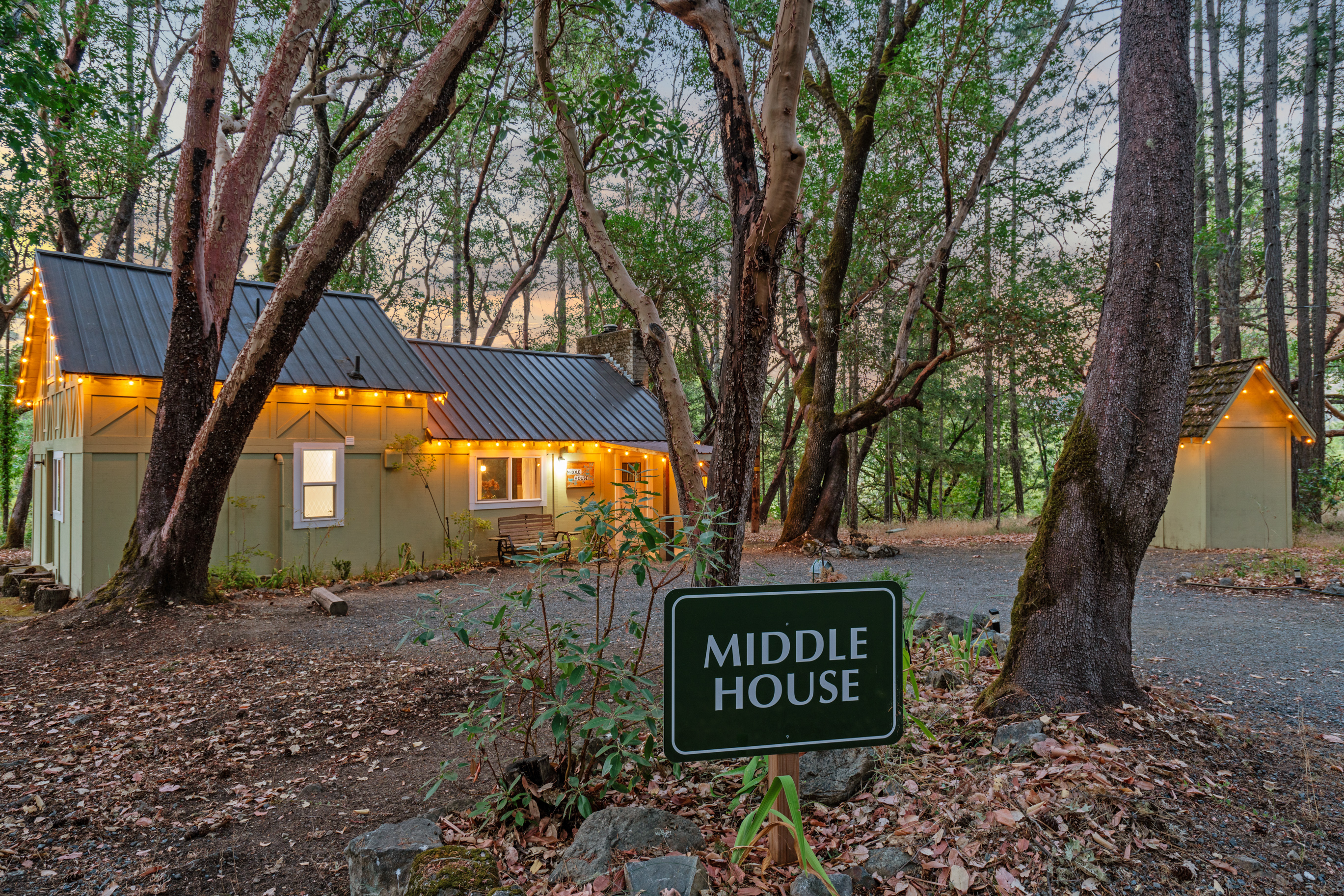 Applegate River Retreat - 11677 Hwy 238