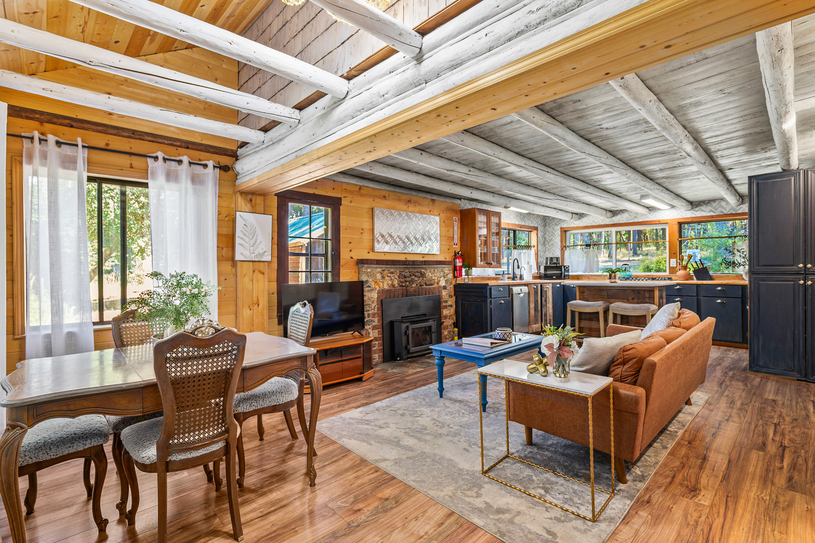 Applegate River Retreat - 11677 Hwy 238