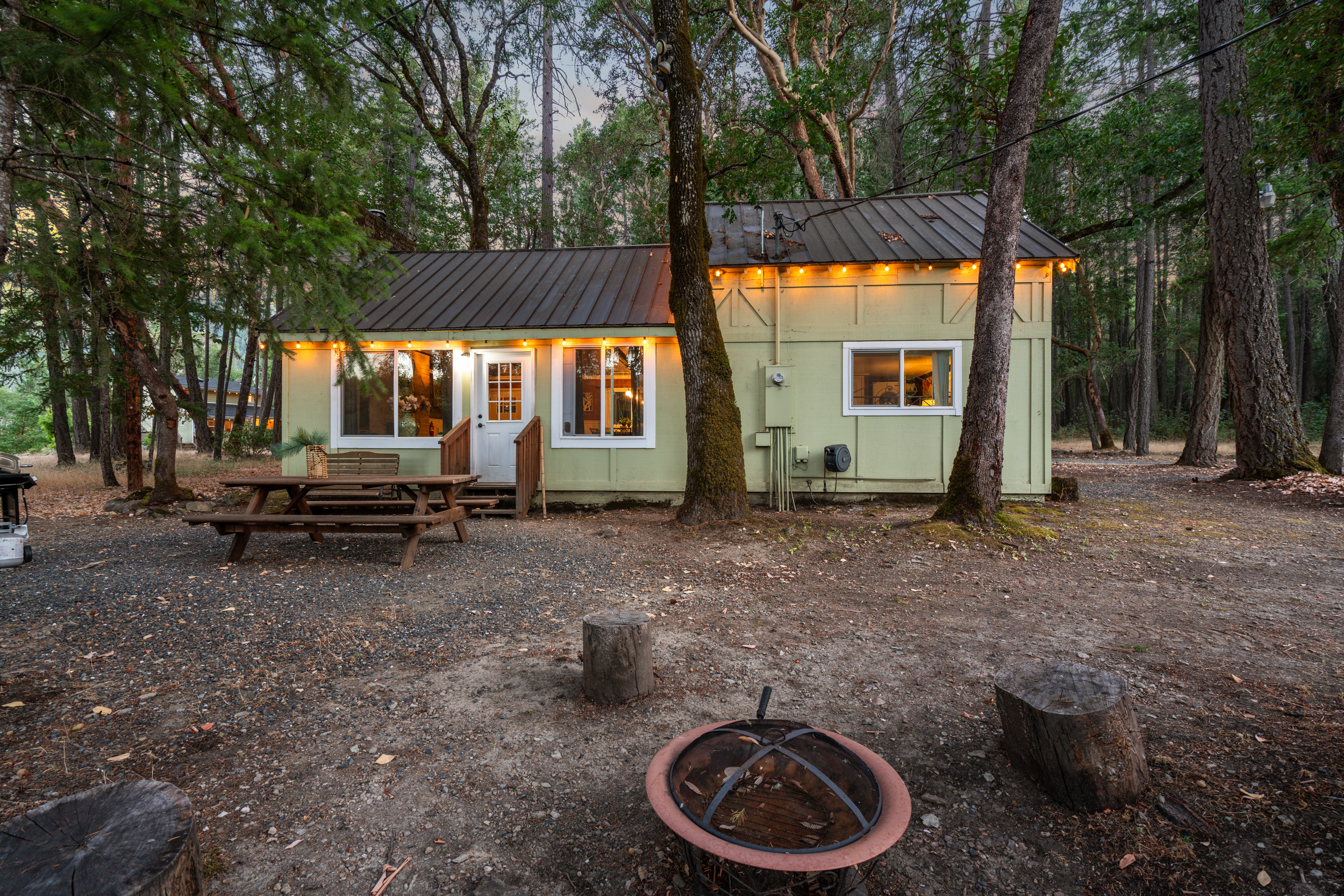Applegate River Retreat - 11677 Hwy 238