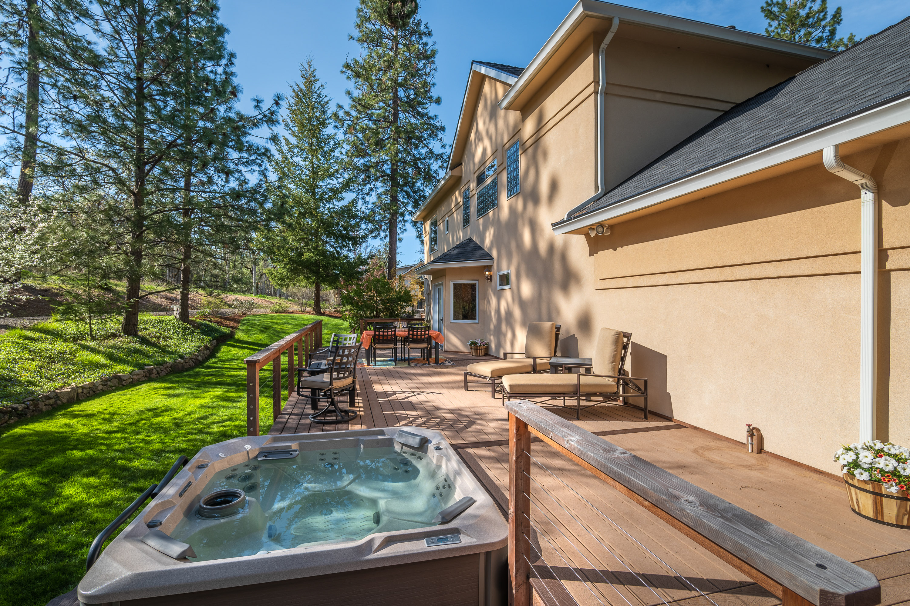 1694 Old Siskiyou Hwy