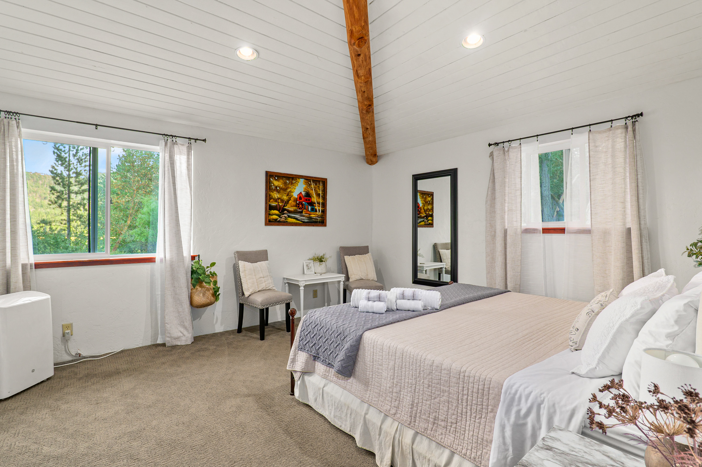 Applegate River Retreat - 11677 Hwy 238