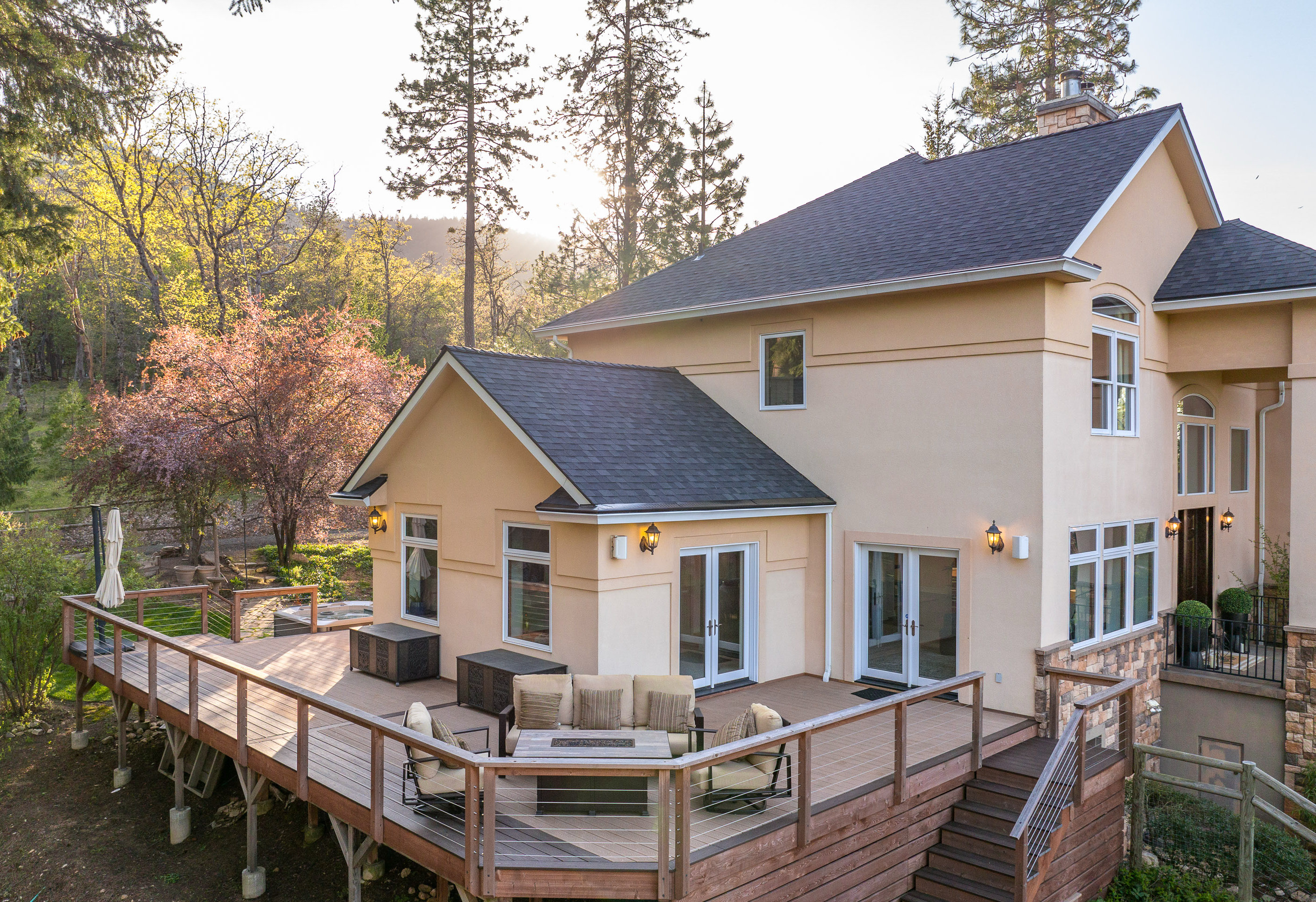 1694 Old Siskiyou Hwy