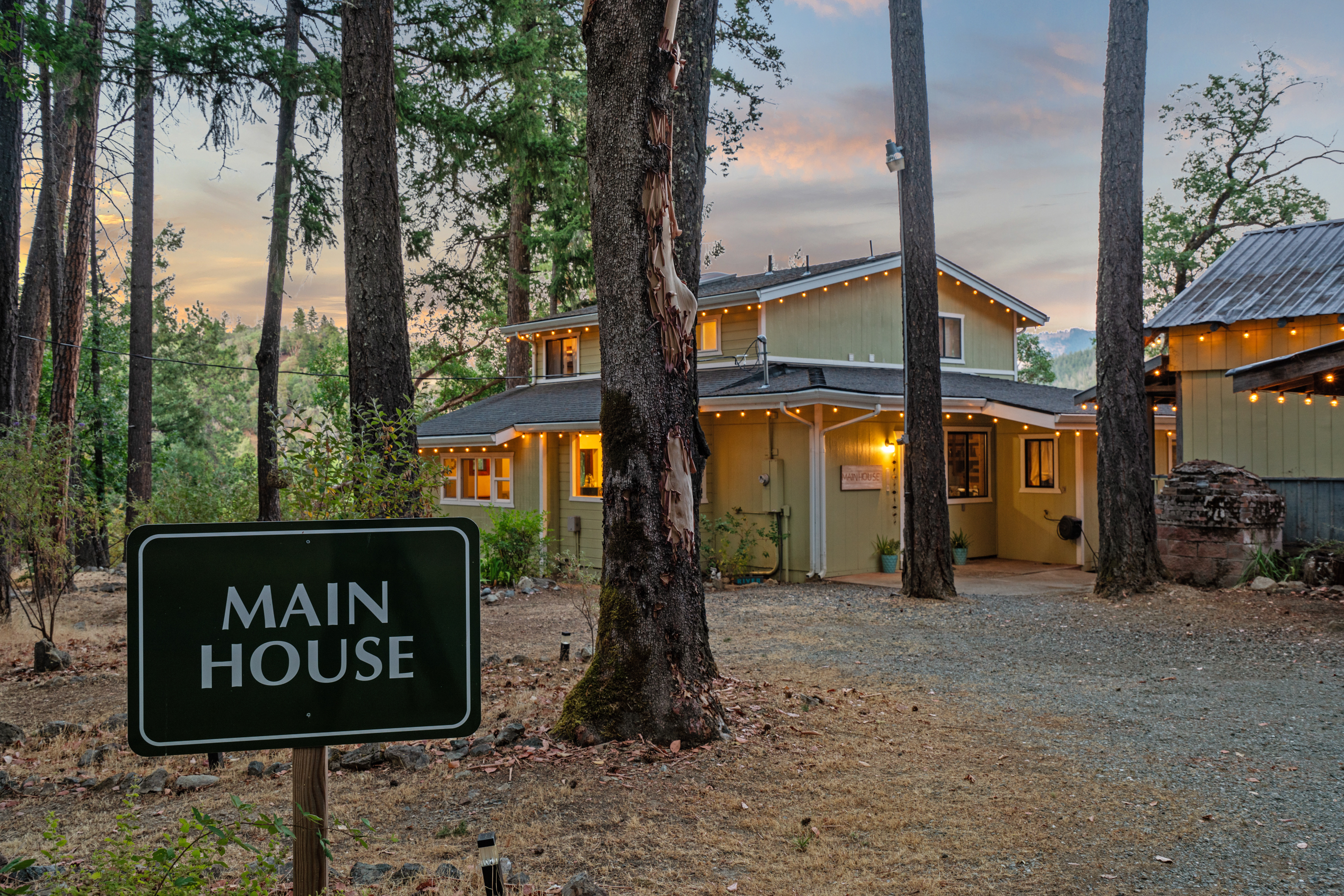 Applegate River Retreat - 11677 Hwy 238