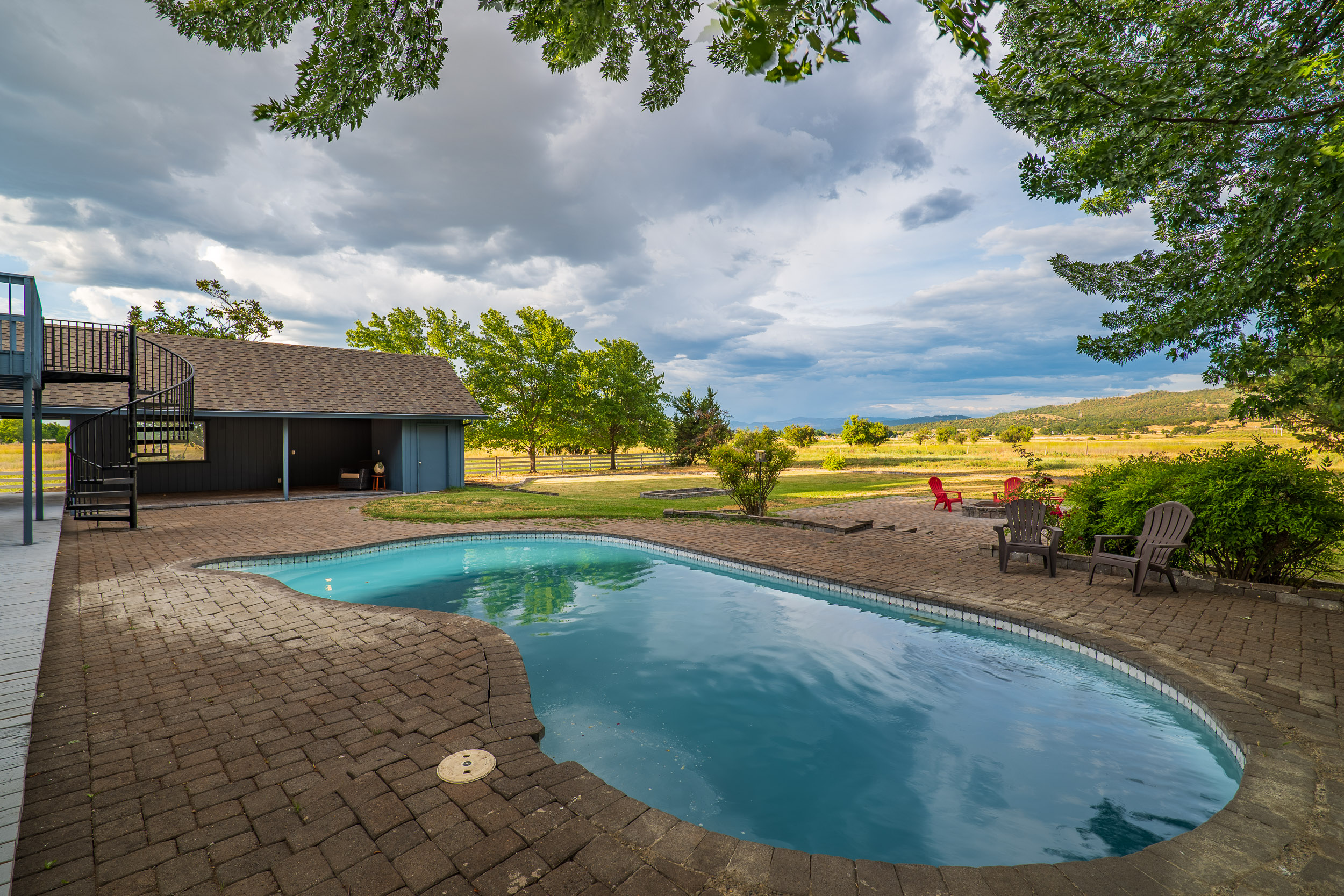 Mountain View Acres - 5900 McLoughlin Drive