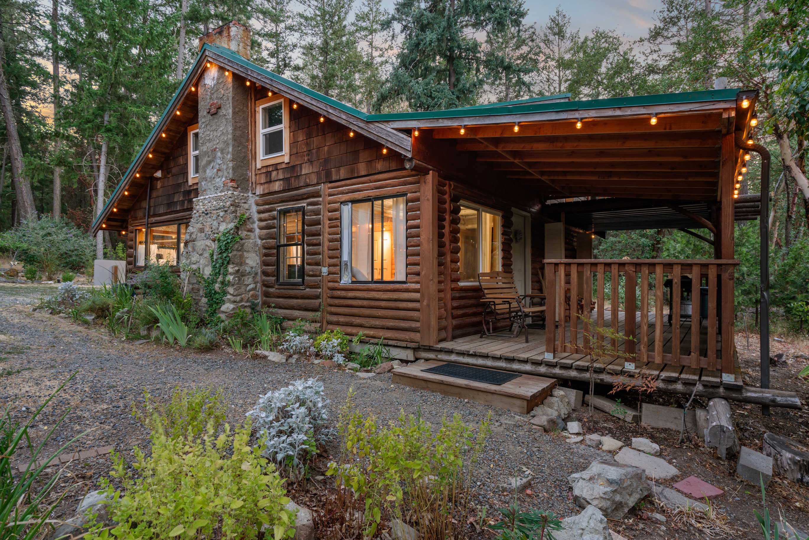 Applegate River Retreat - 11677 Hwy 238