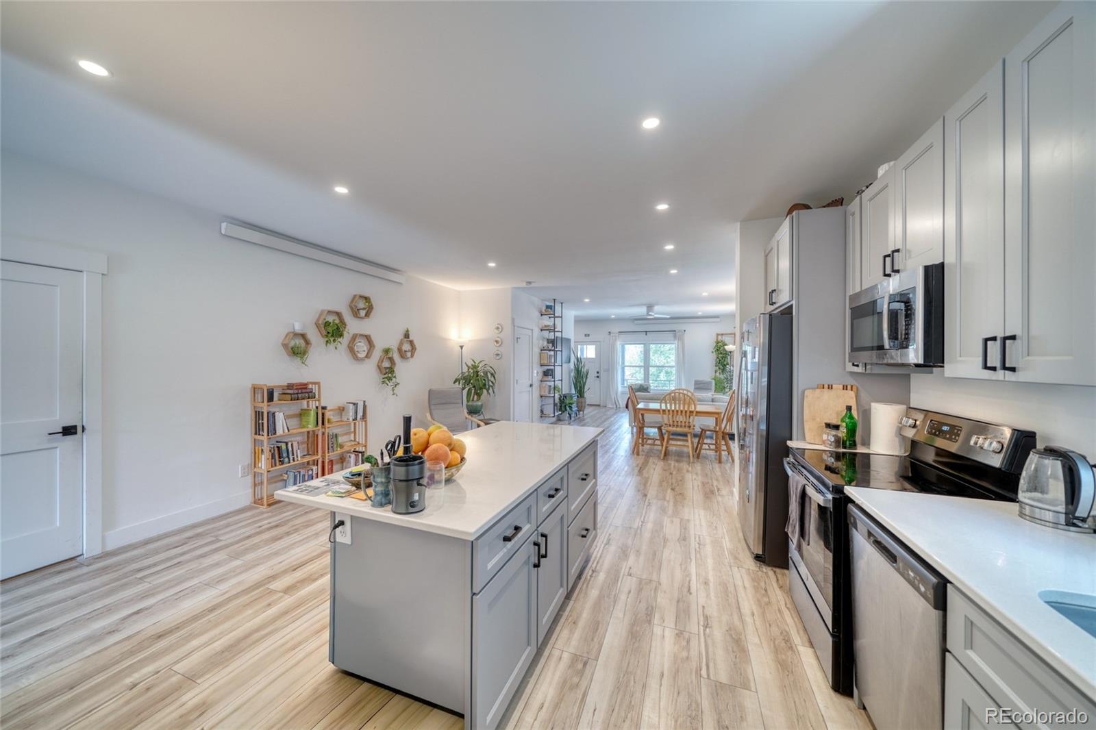 Listing Image 10