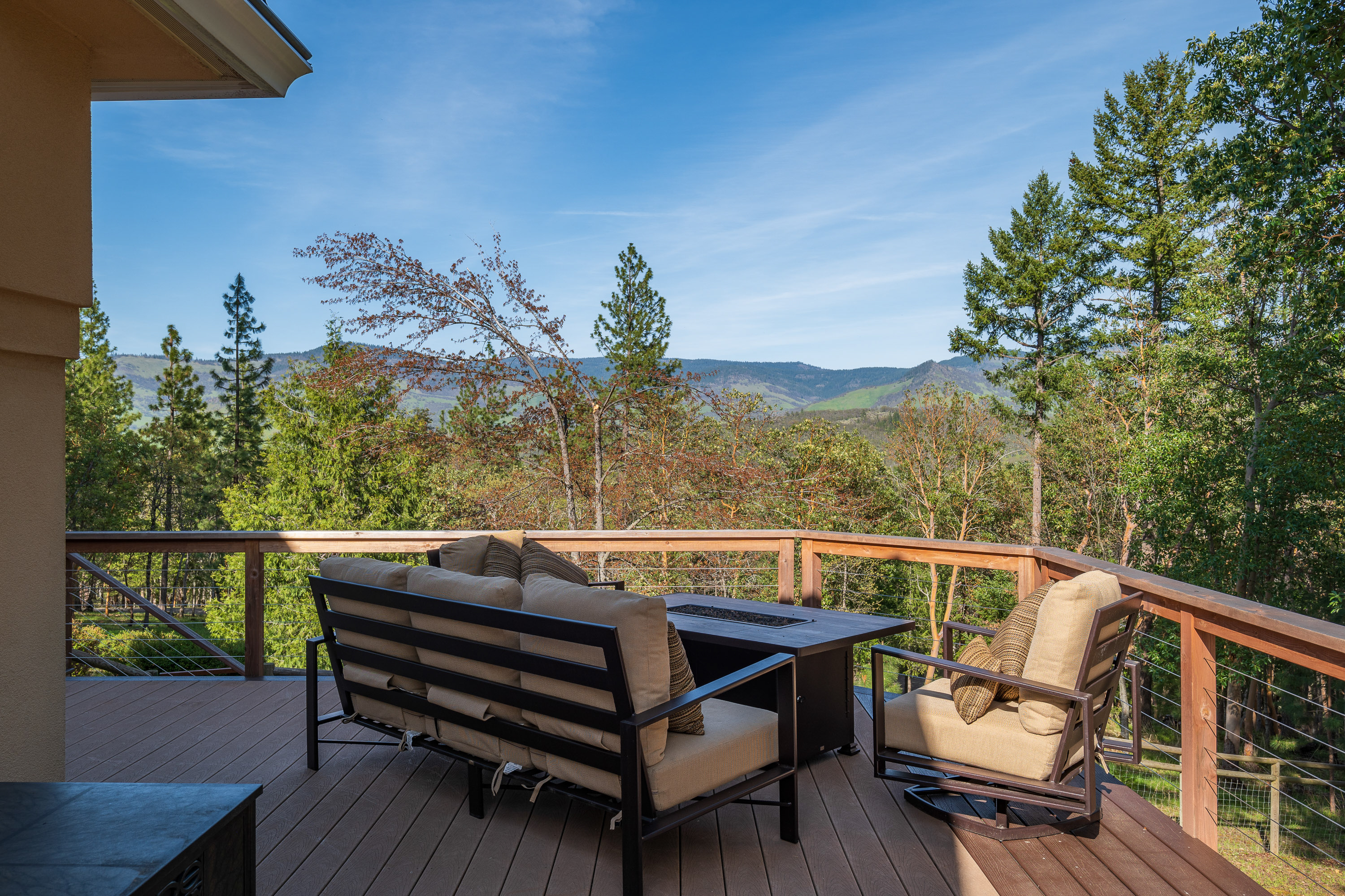 1694 Old Siskiyou Hwy