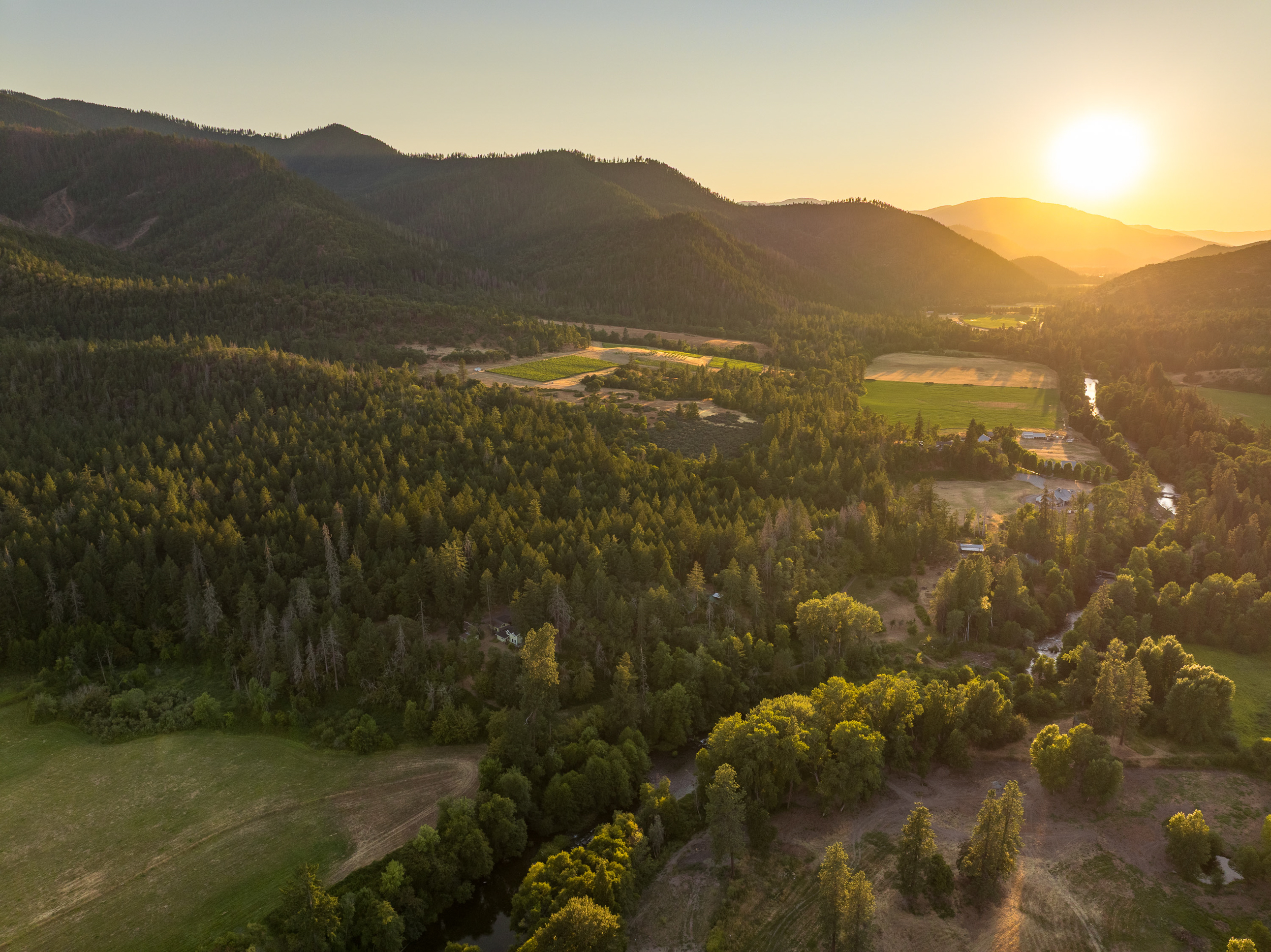 Applegate River Retreat - 11677 Hwy 238