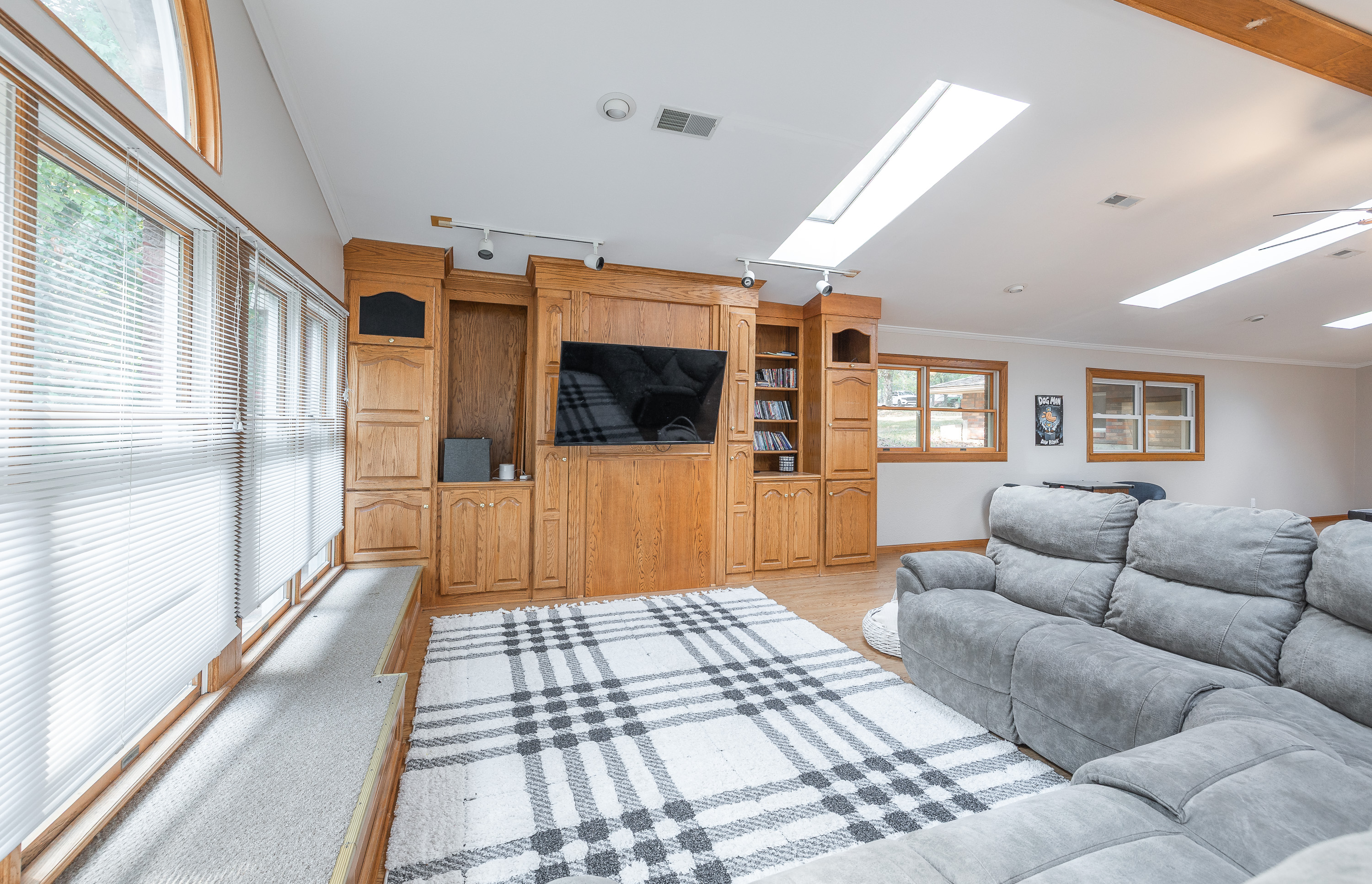 Listing Image 16