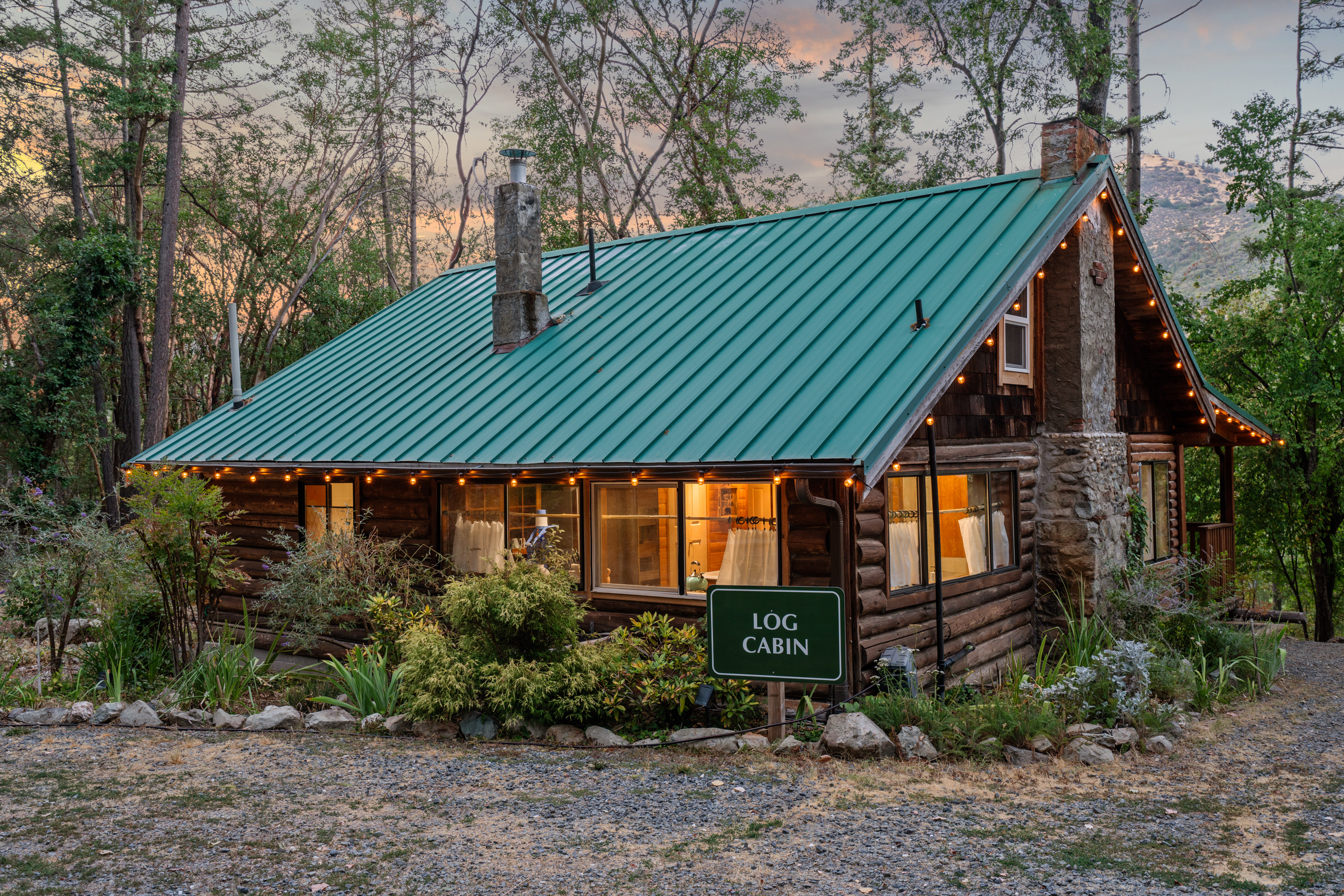 Applegate River Retreat - 11677 Hwy 238