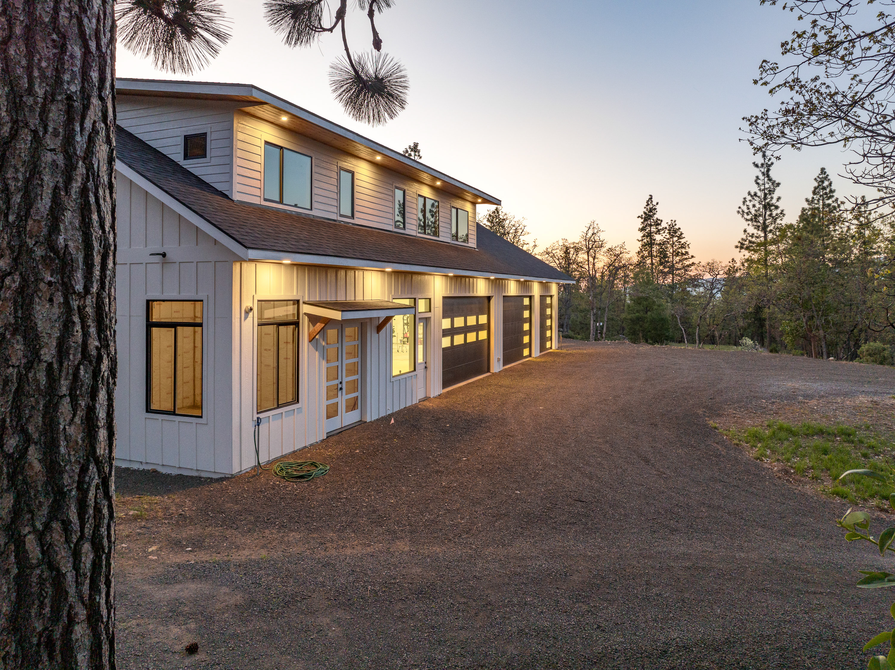 1694 Old Siskiyou Hwy