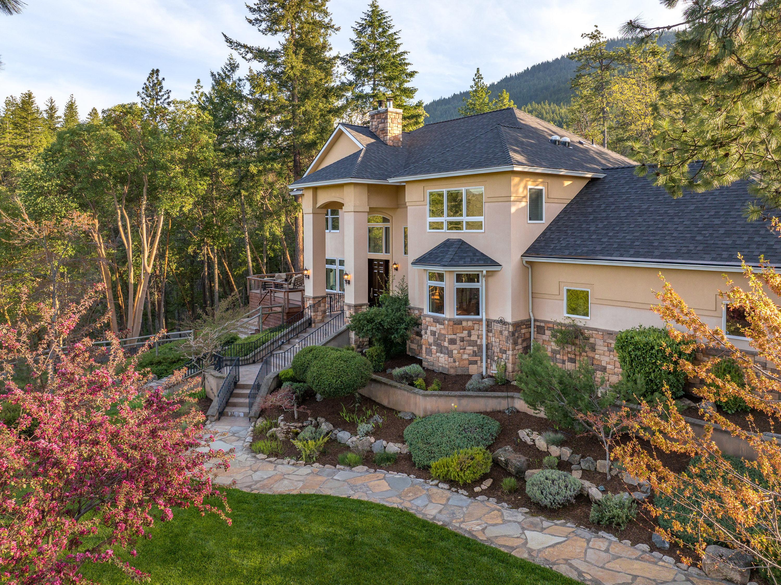 1694 Old Siskiyou Hwy