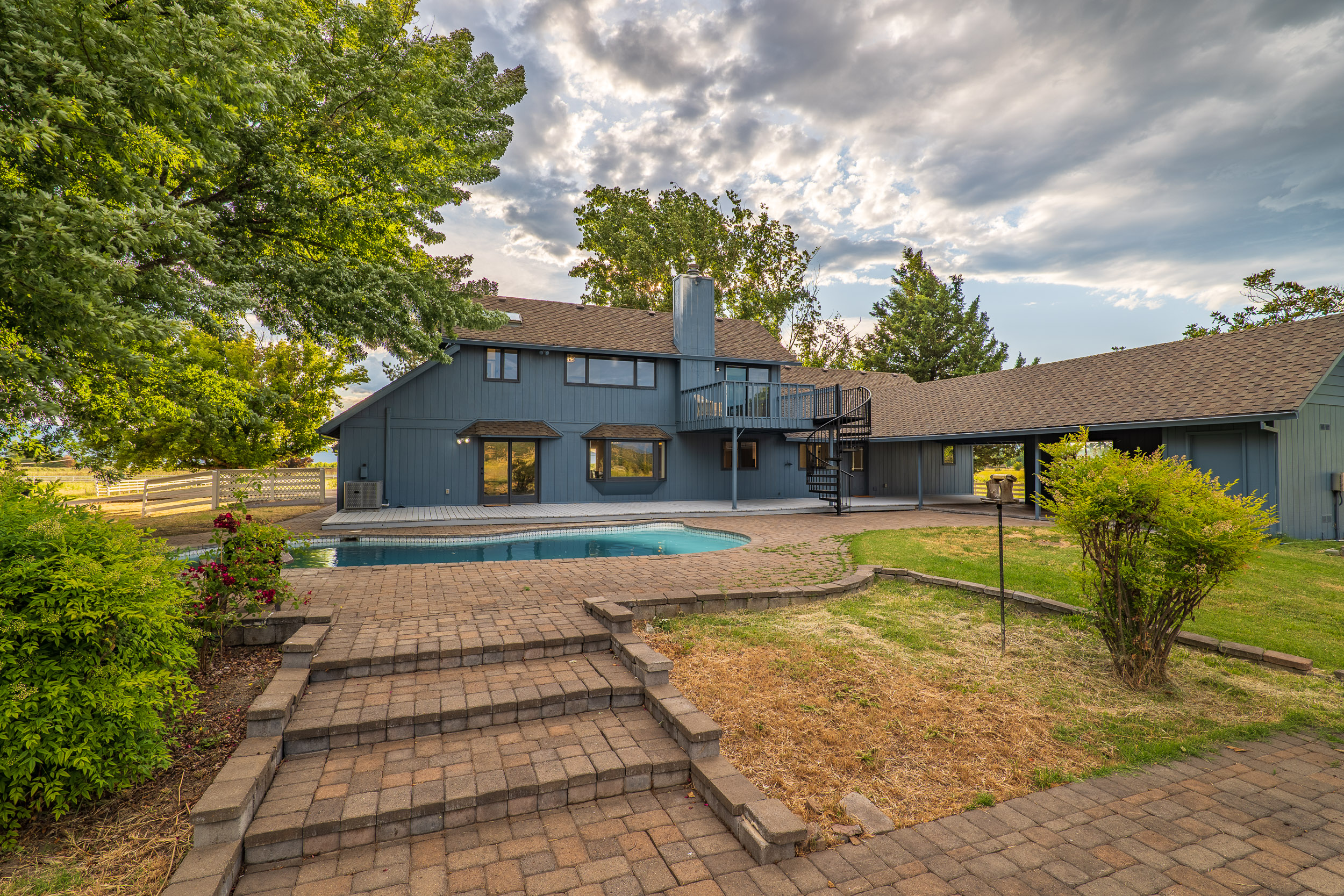 Mountain View Acres - 5900 McLoughlin Drive