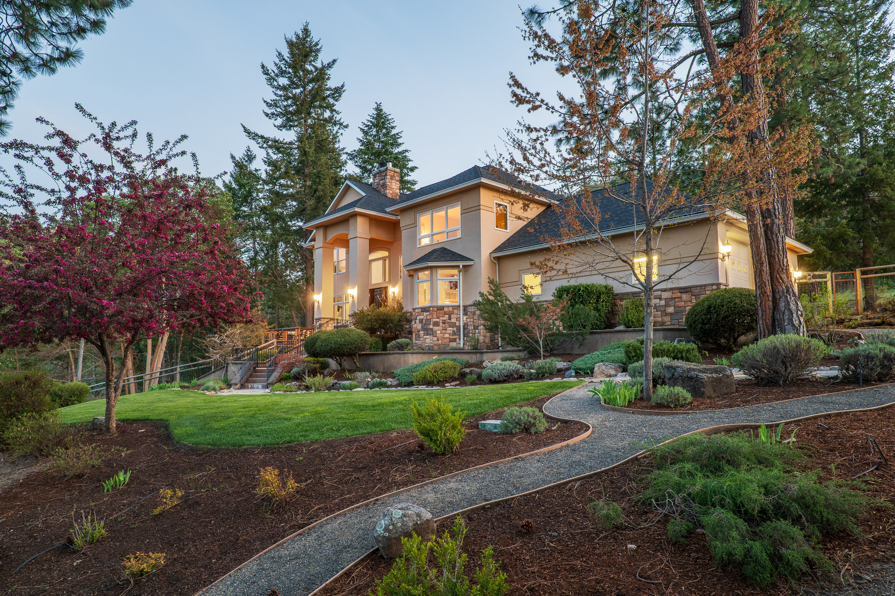 1694 Old Siskiyou Hwy